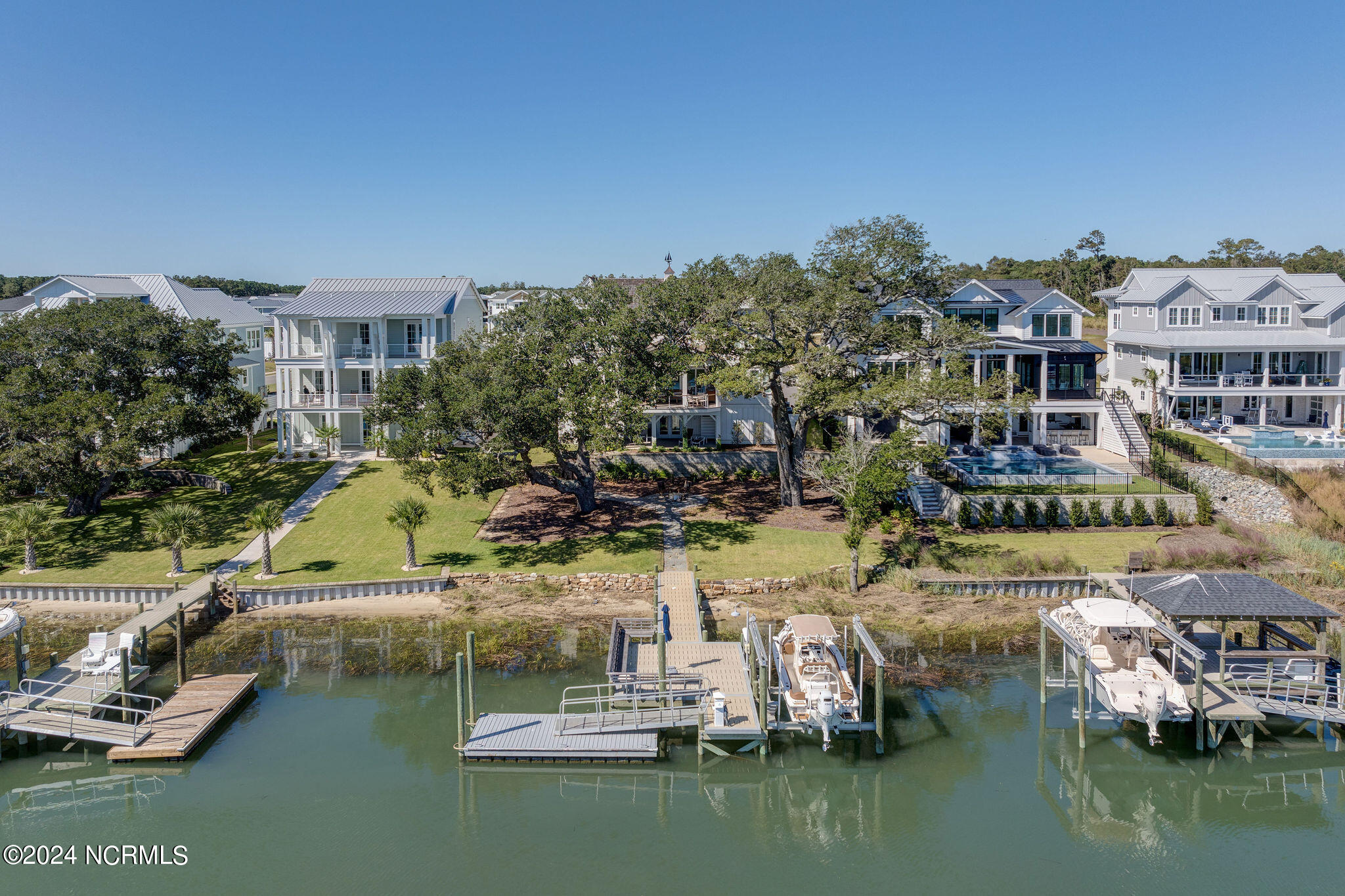 7 S Waterfront Place Property Photo 2