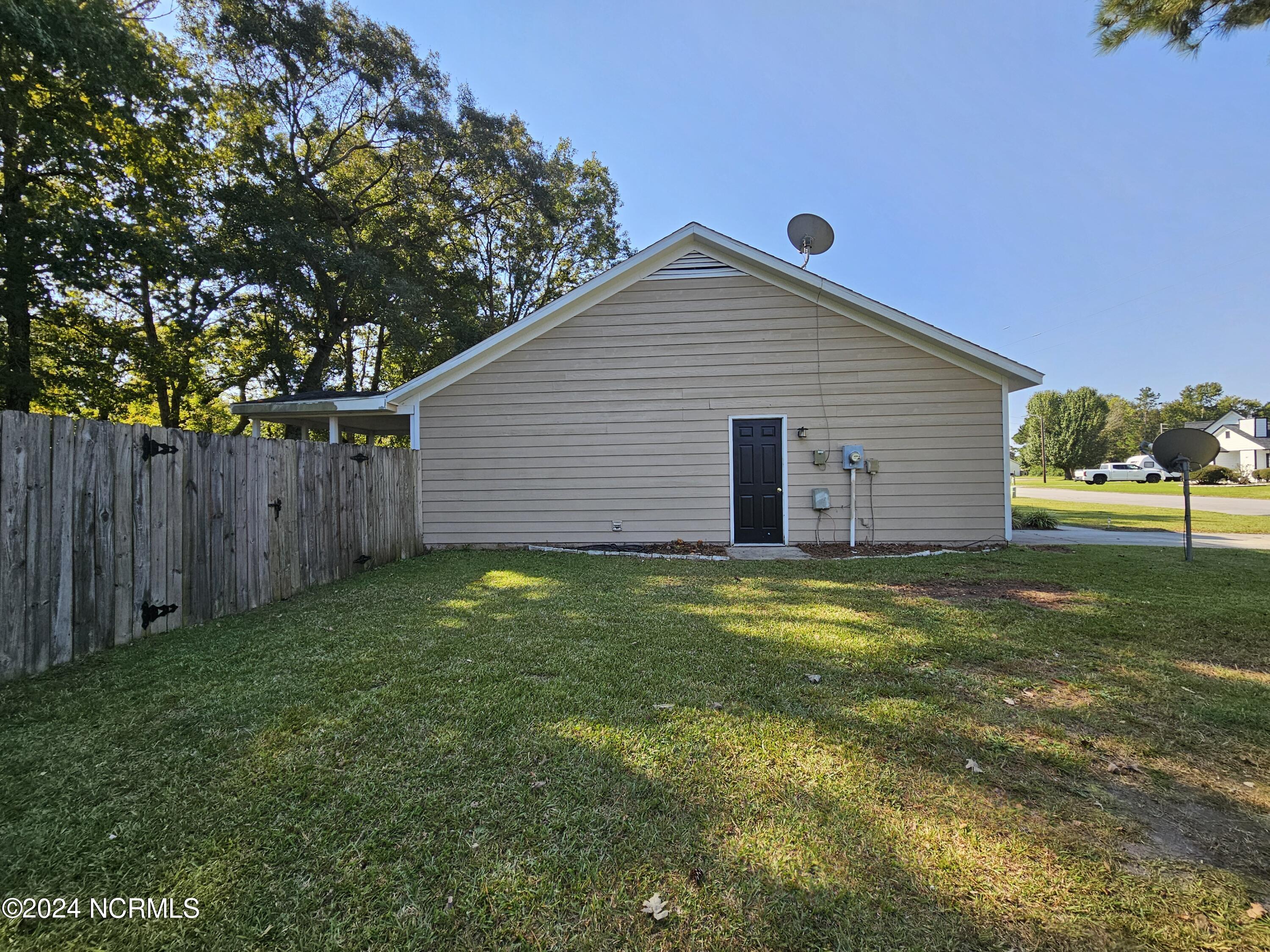410 Hunting Green Drive Property Photo 2