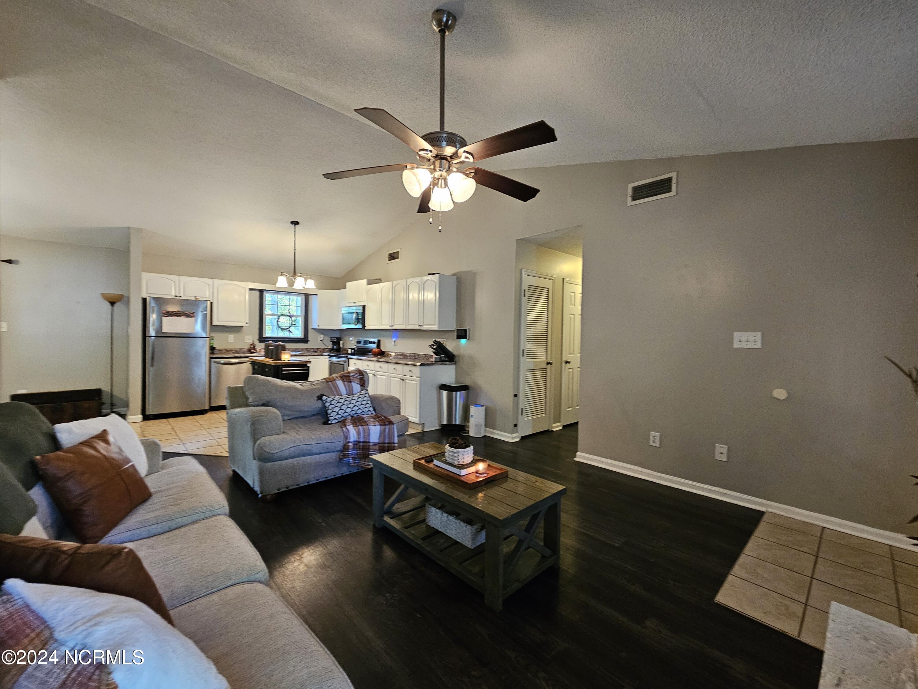 410 Hunting Green Drive Property Photo 5