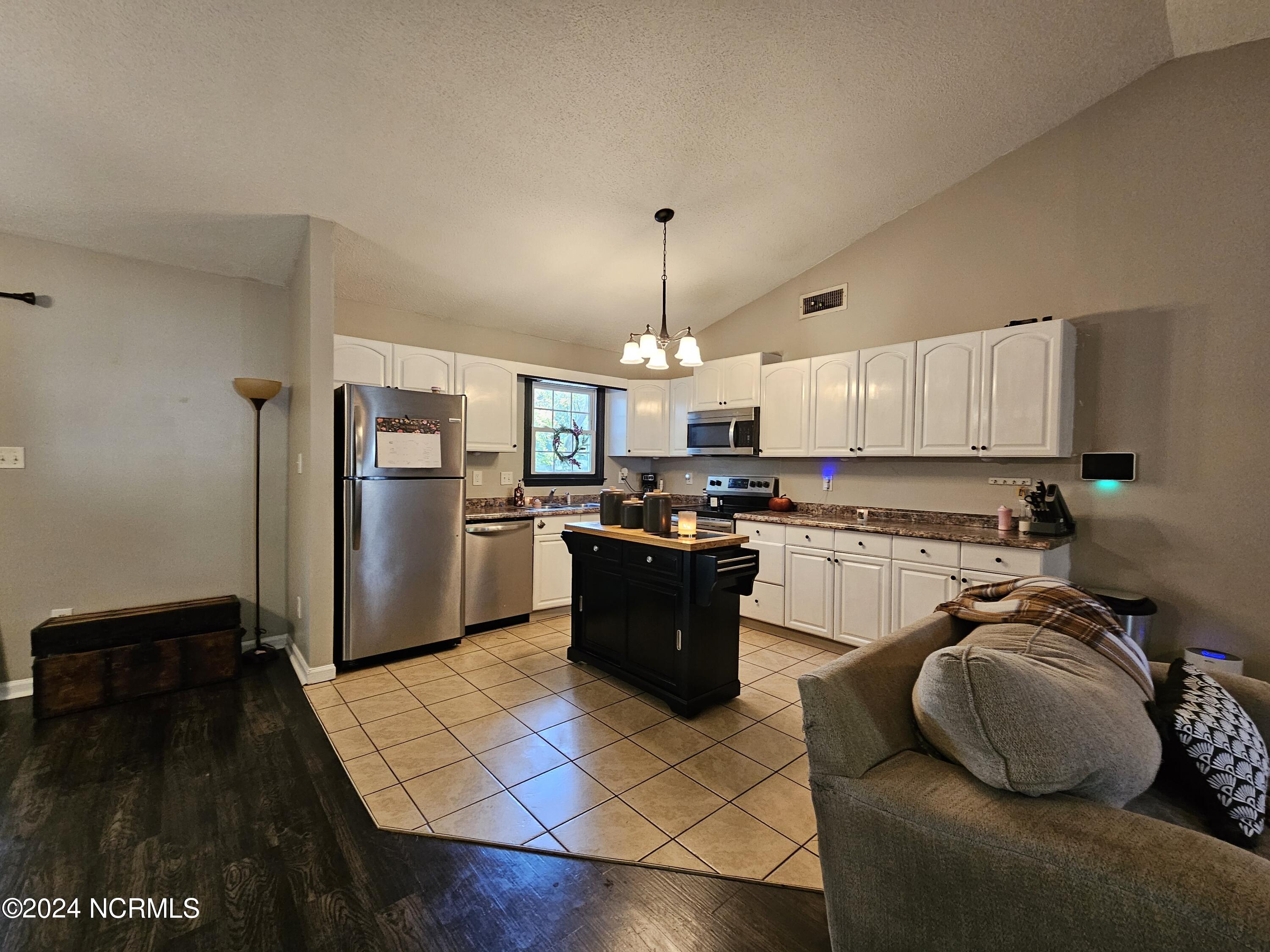 410 Hunting Green Drive Property Photo 6