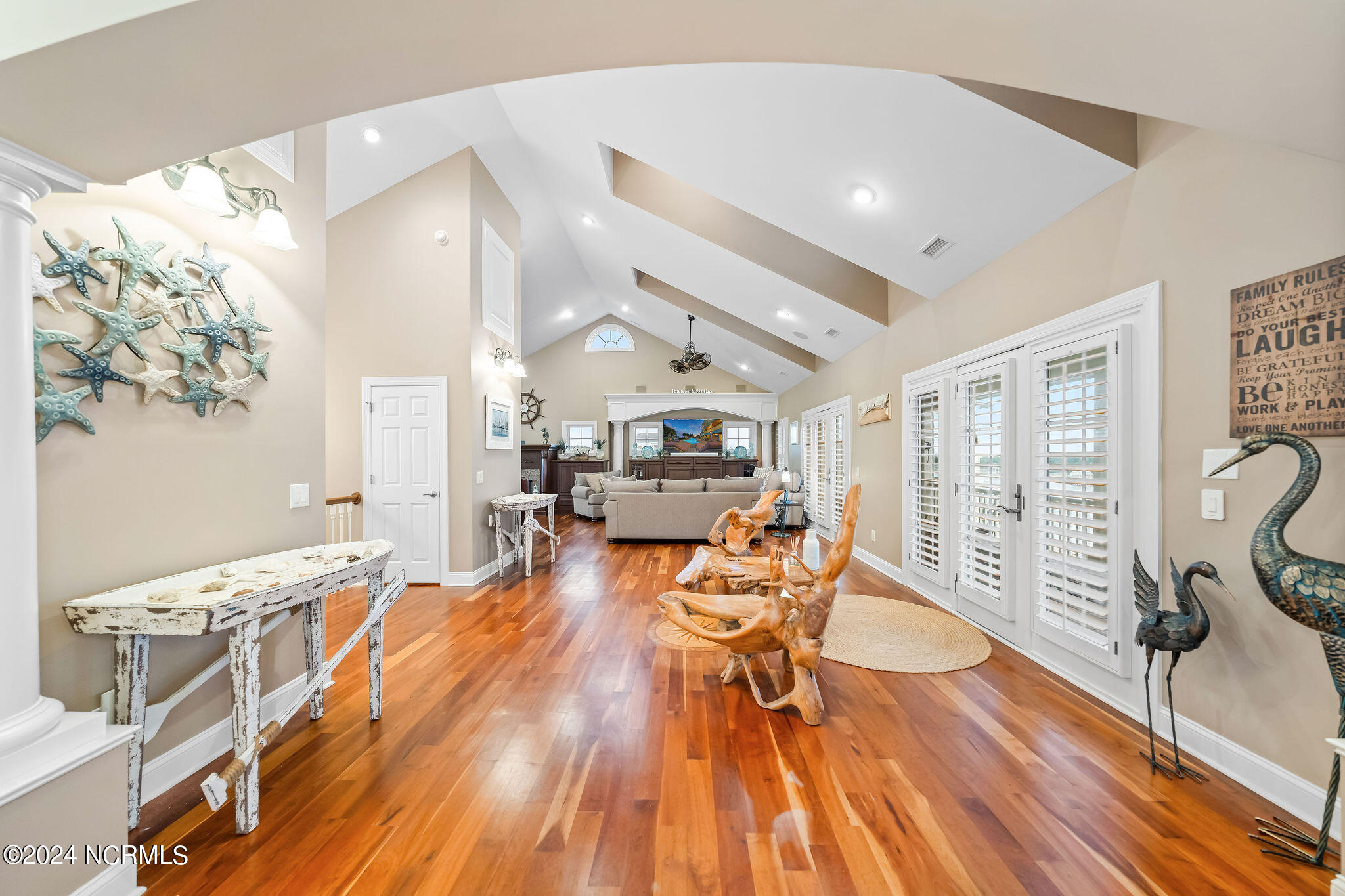 3828 Courtenay Drive Property Photo 10