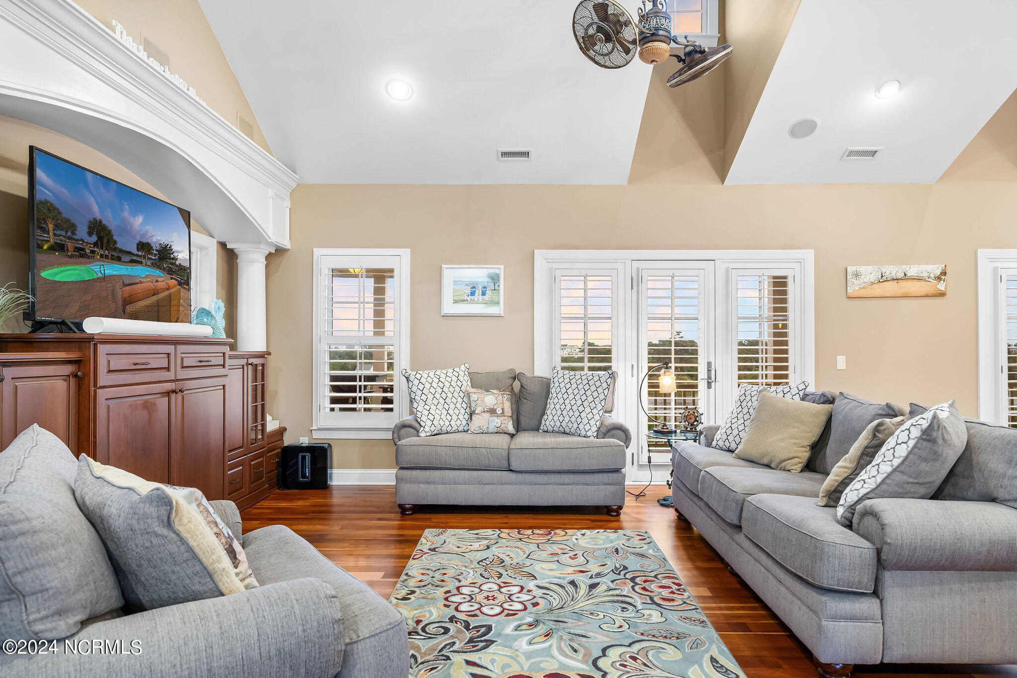 3828 Courtenay Drive Property Photo 19