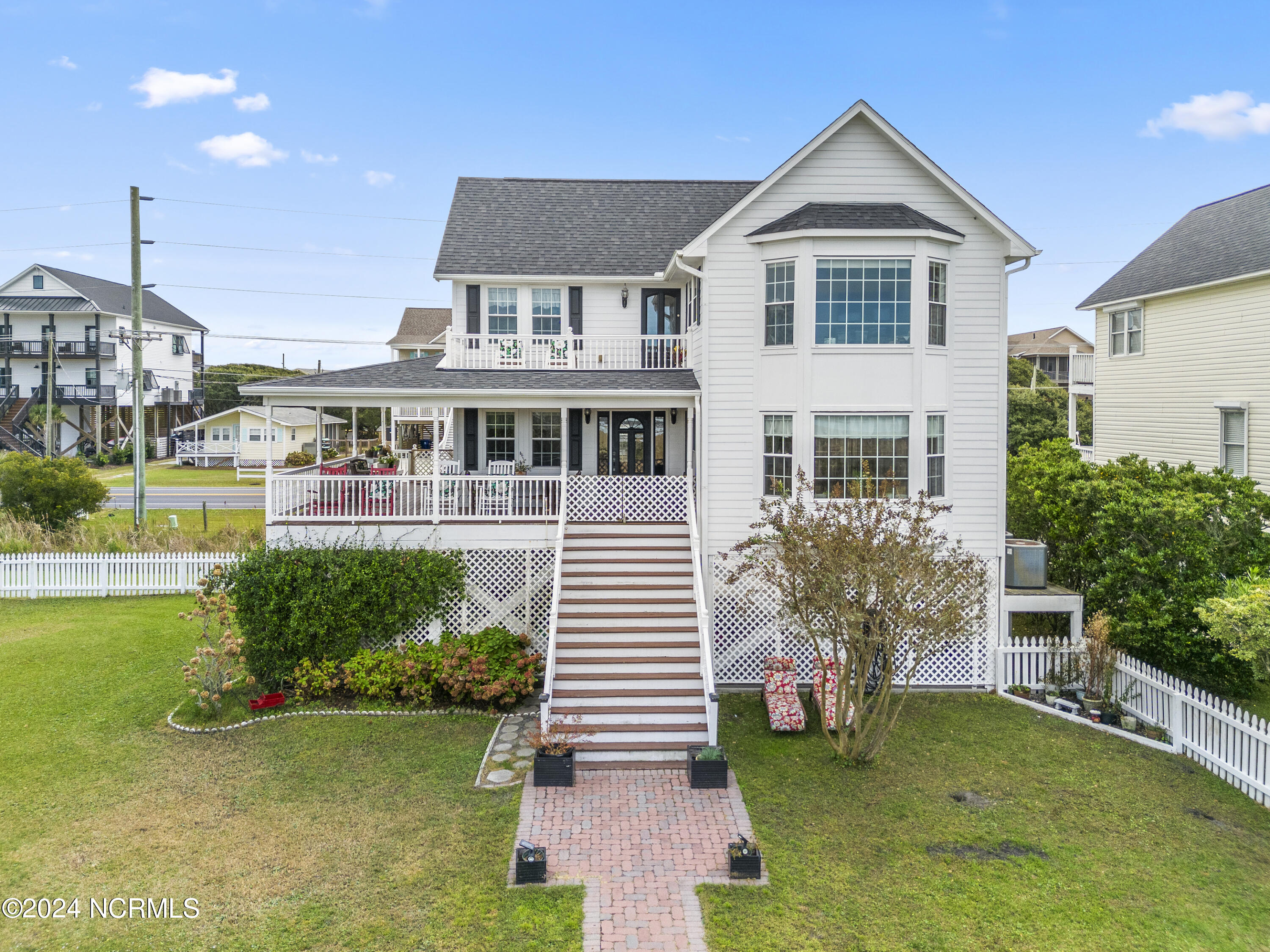 1103 S Topsail Drive Property Photo 1