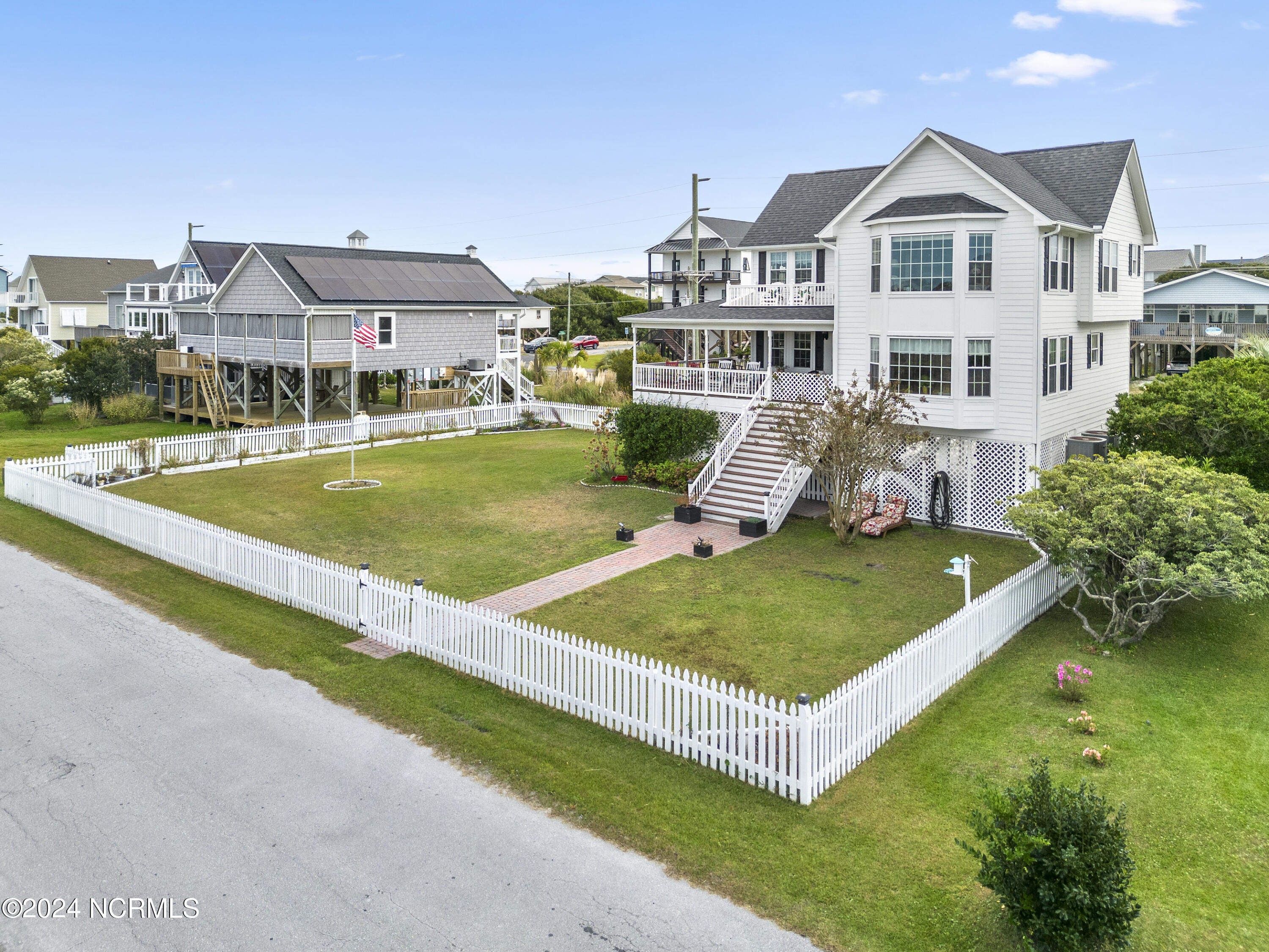 1103 S Topsail Drive Property Photo 2