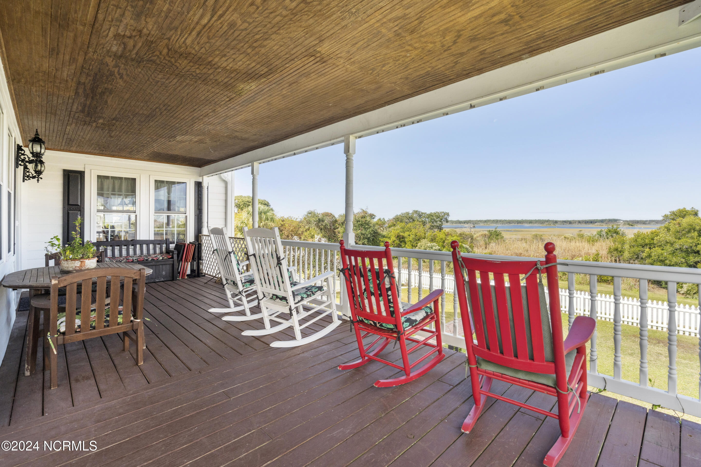 1103 S Topsail Drive Property Photo 9