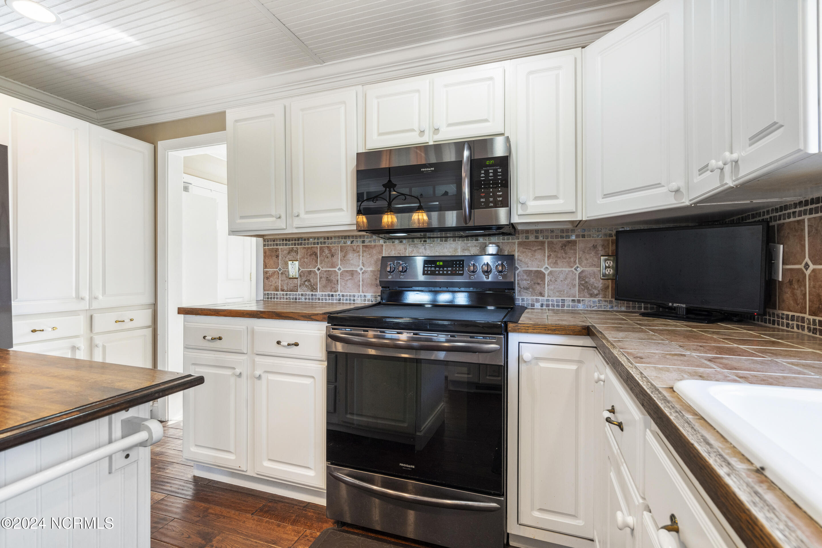 1103 S Topsail Drive Property Photo 17