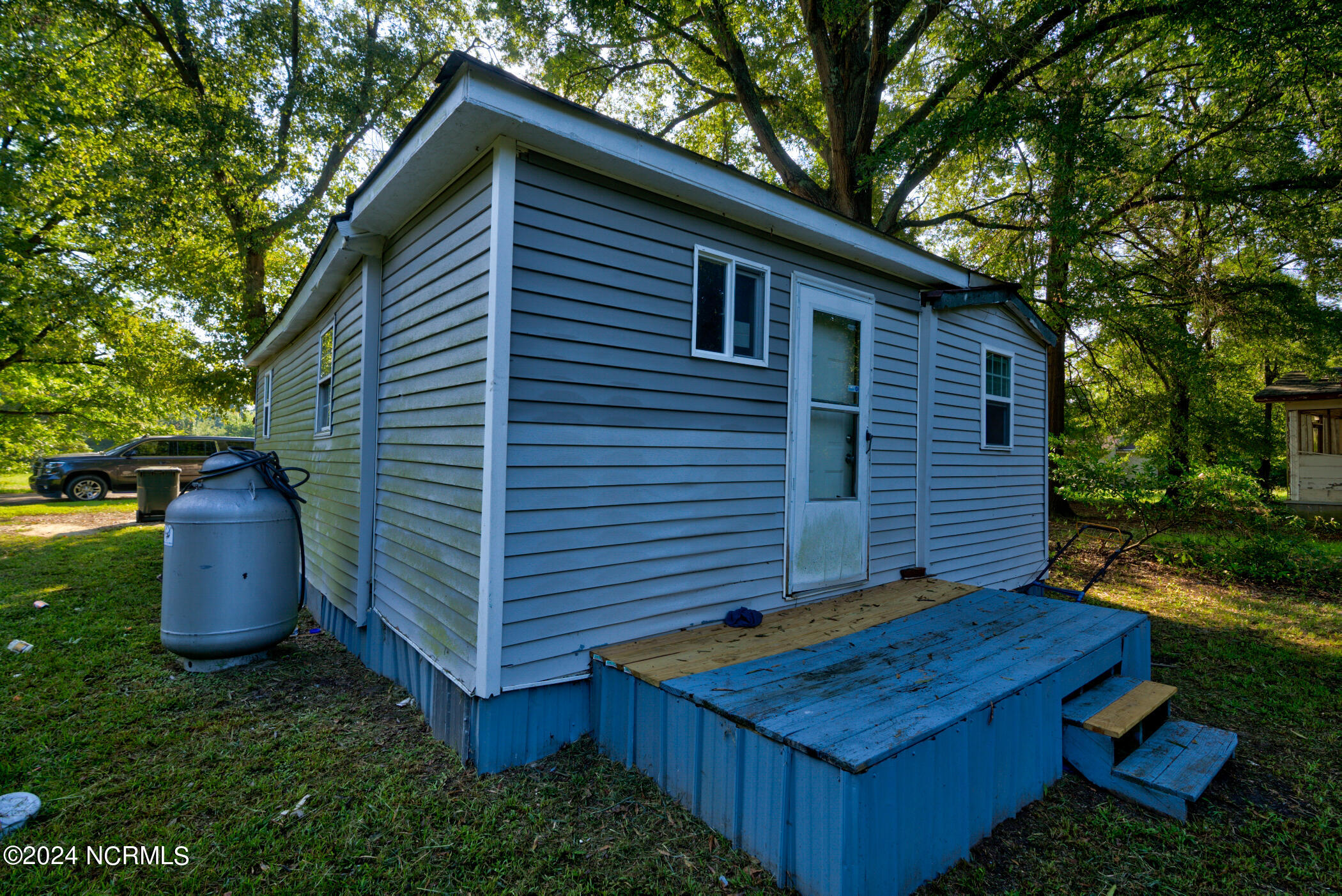 701 Anne Street Property Photo 4