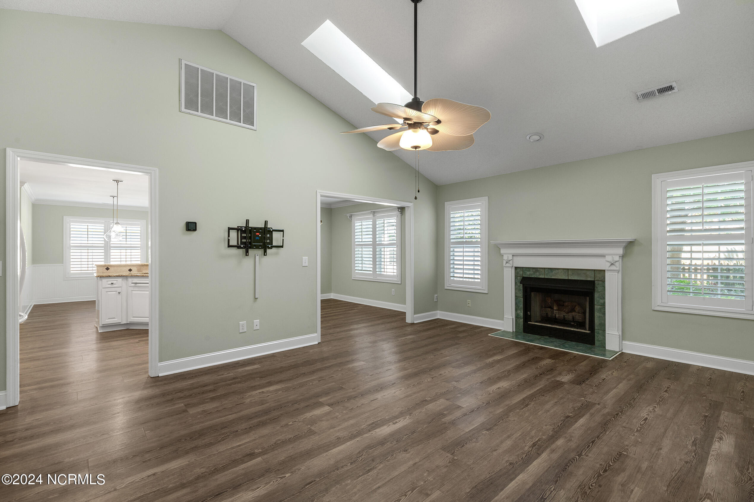 401 Beech Court Property Photo 6