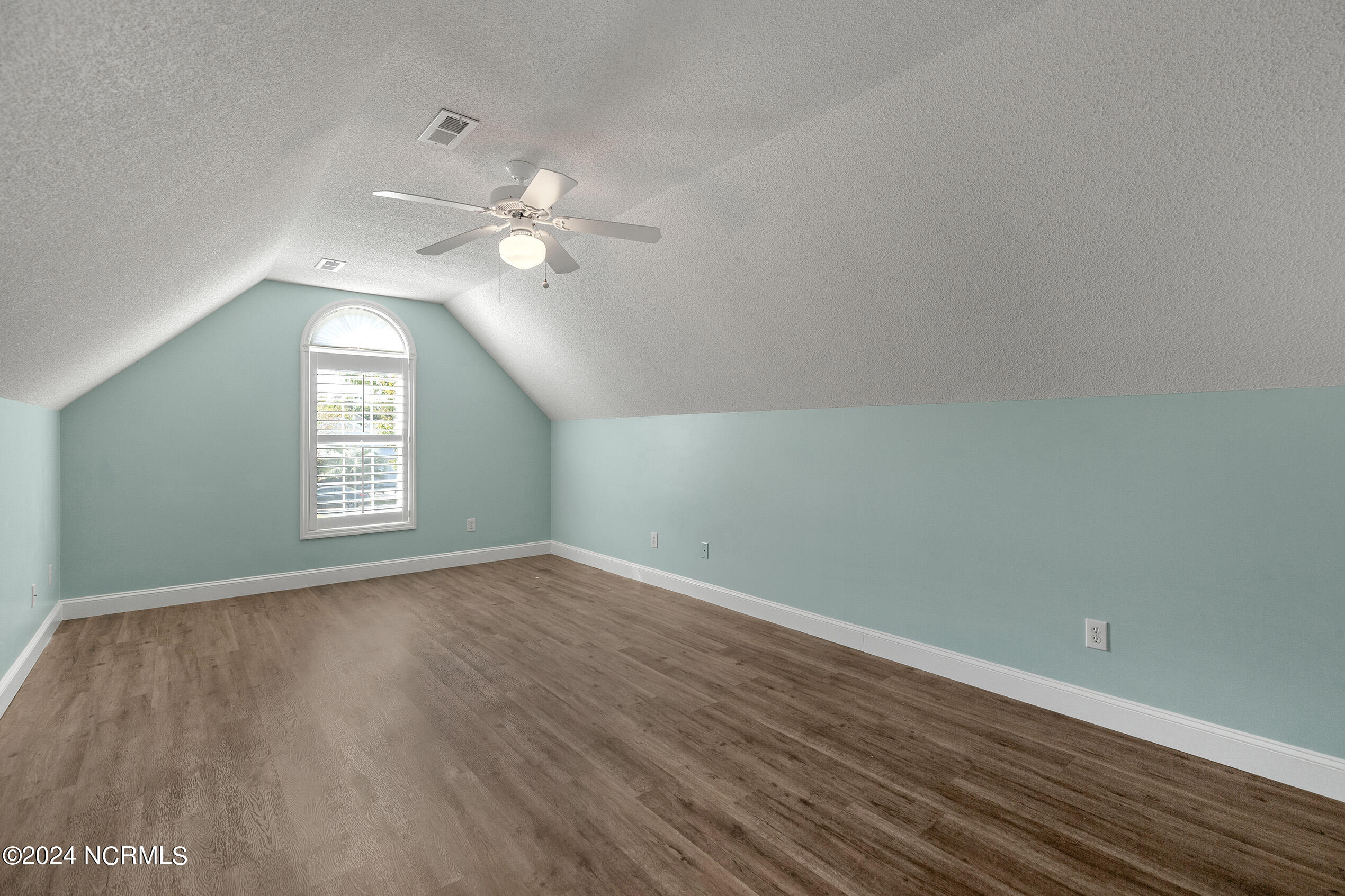401 Beech Court Property Photo 25
