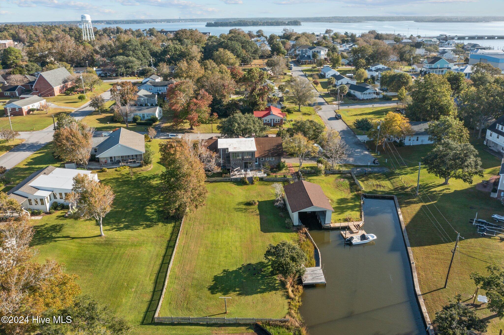 403 W Spring Street Property Photo 8