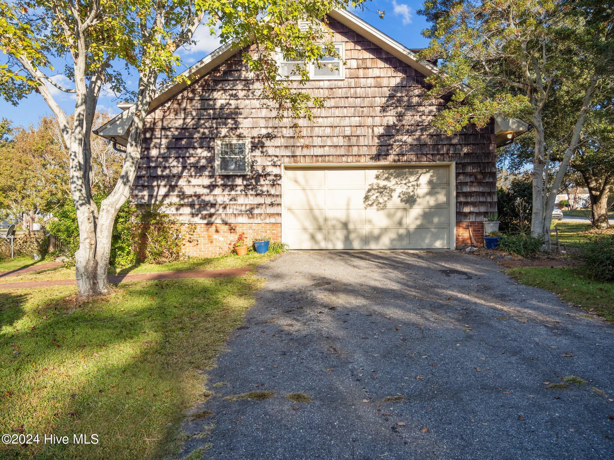 403 W Spring Street Property Photo 14