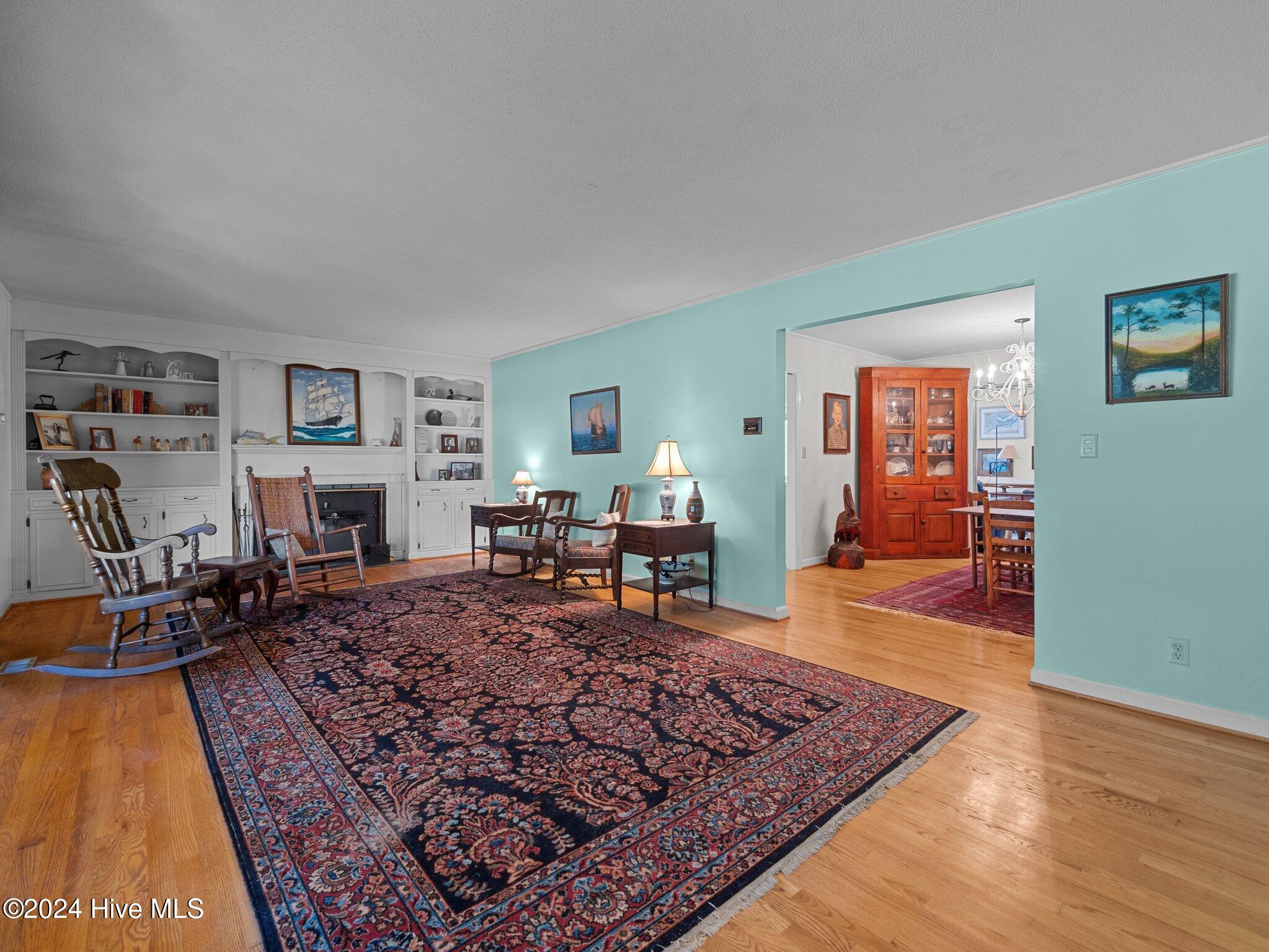 403 W Spring Street Property Photo 32