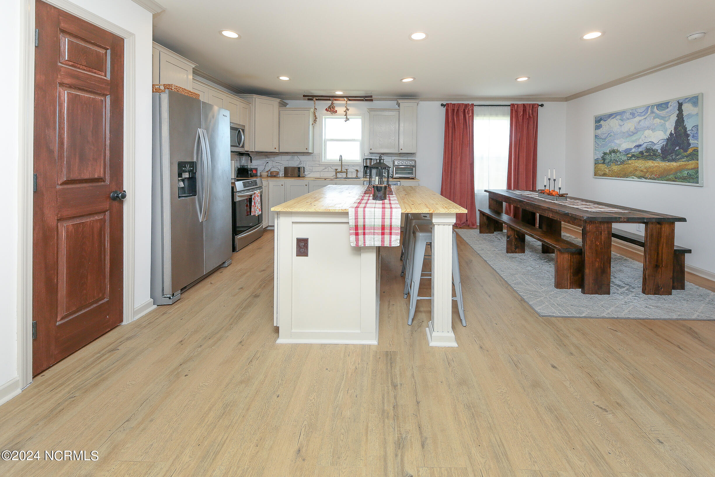 206 Bartlett Road Property Photo 8