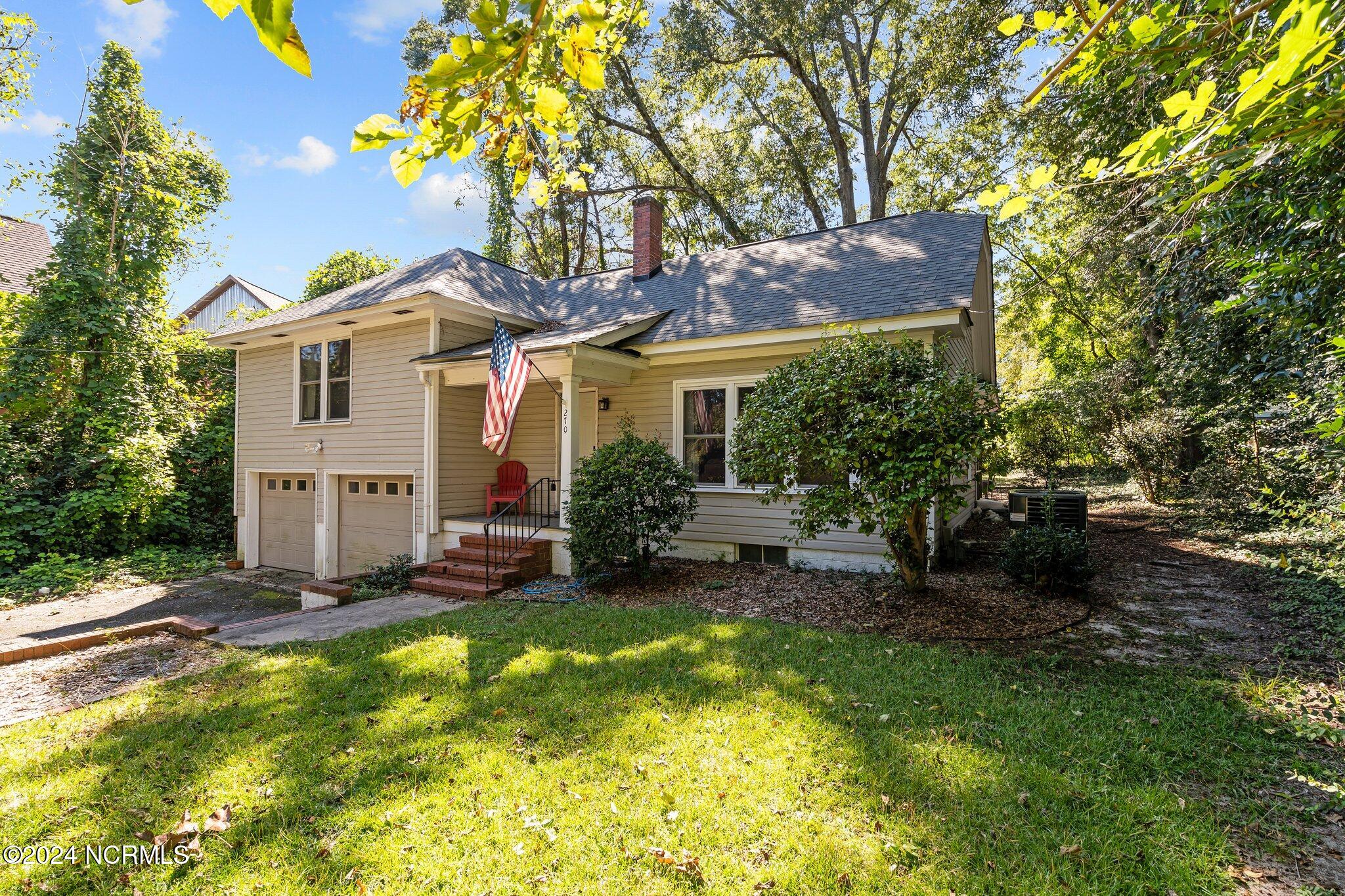 270 W Connecticut Avenue Property Photo