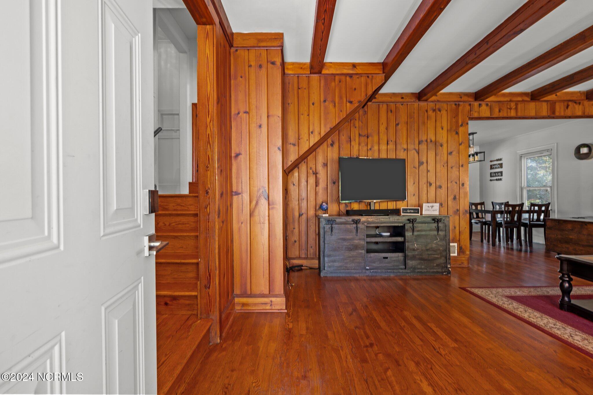 270 W Connecticut Avenue Property Photo 3