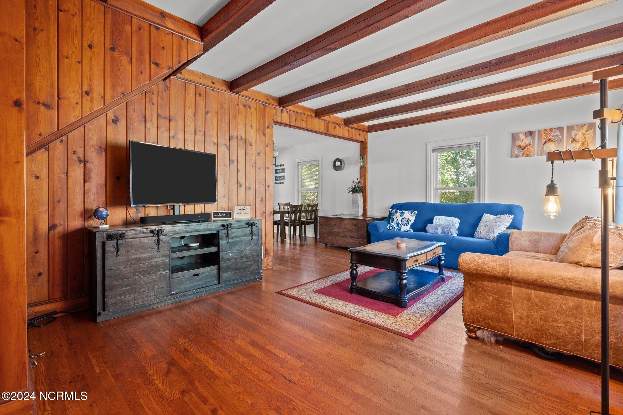 270 W Connecticut Avenue Property Photo 4