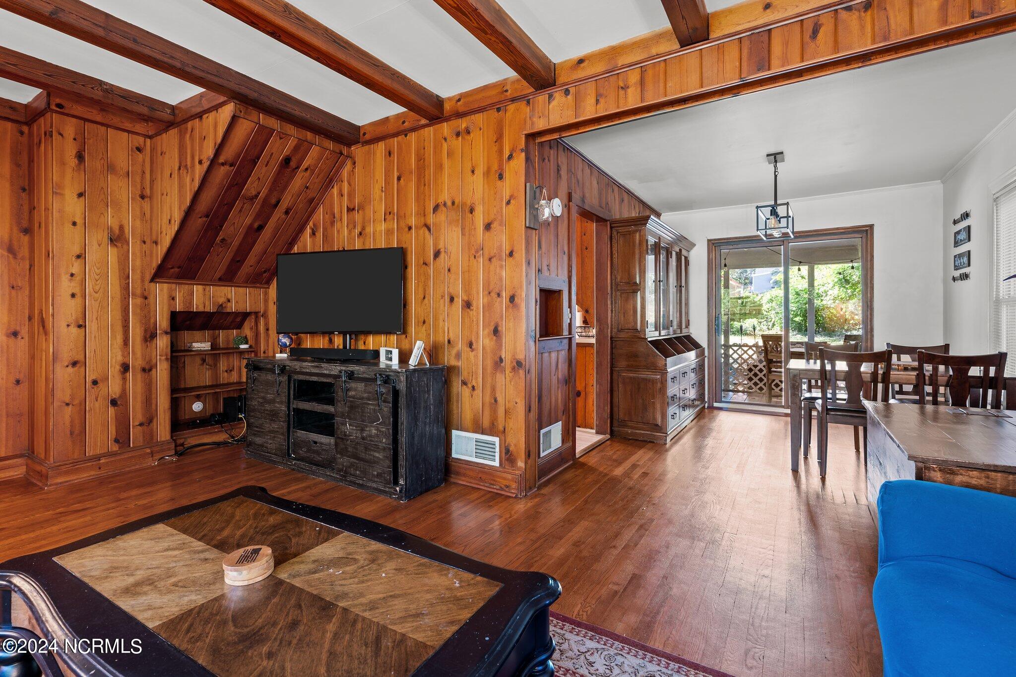 270 W Connecticut Avenue Property Photo 6