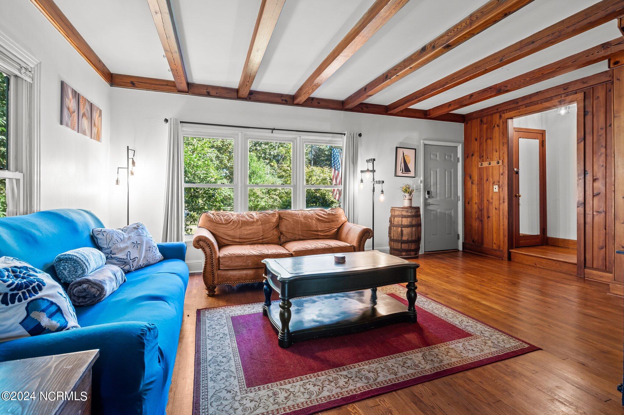 270 W Connecticut Avenue Property Photo 8