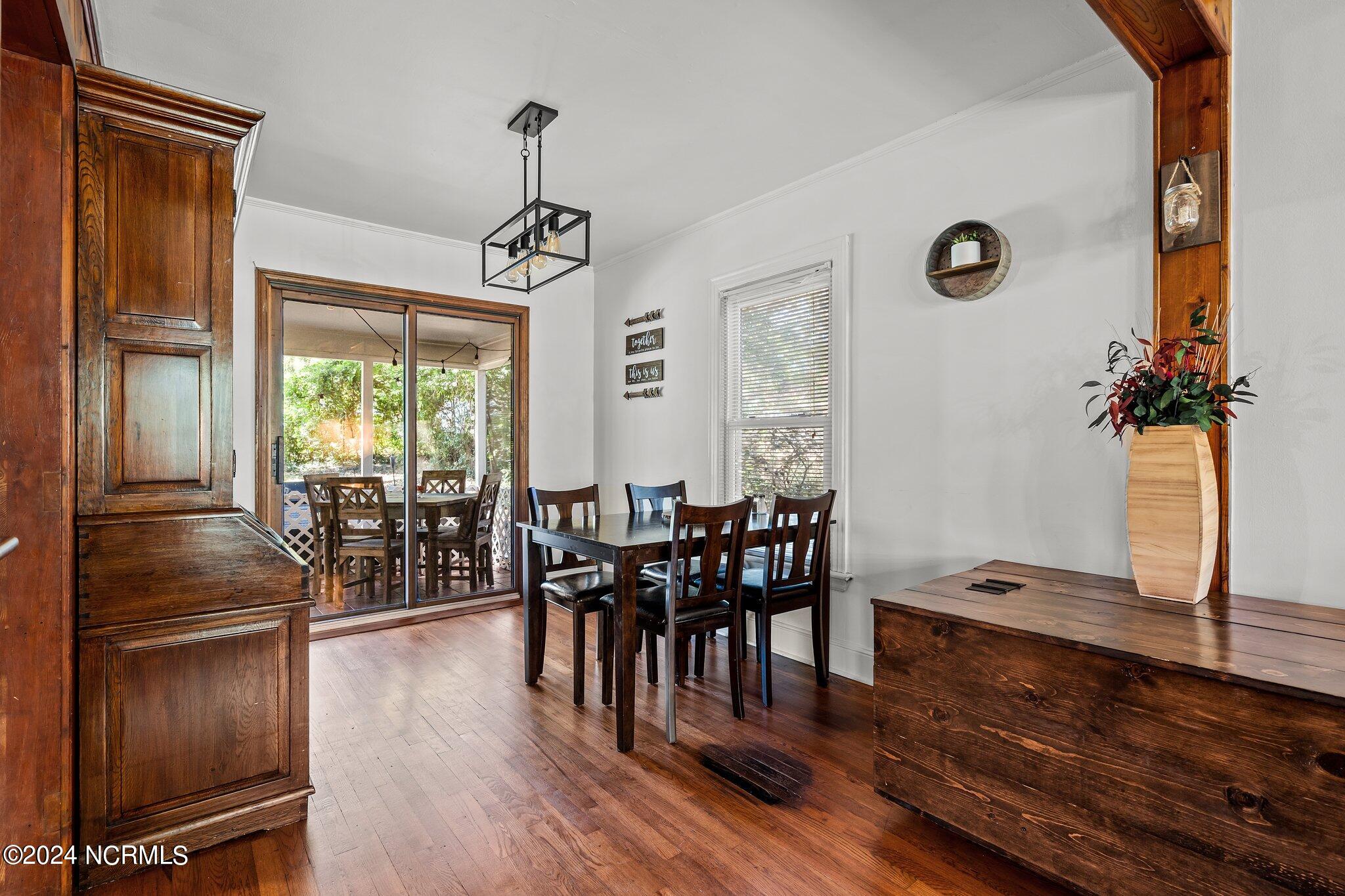 270 W Connecticut Avenue Property Photo 9