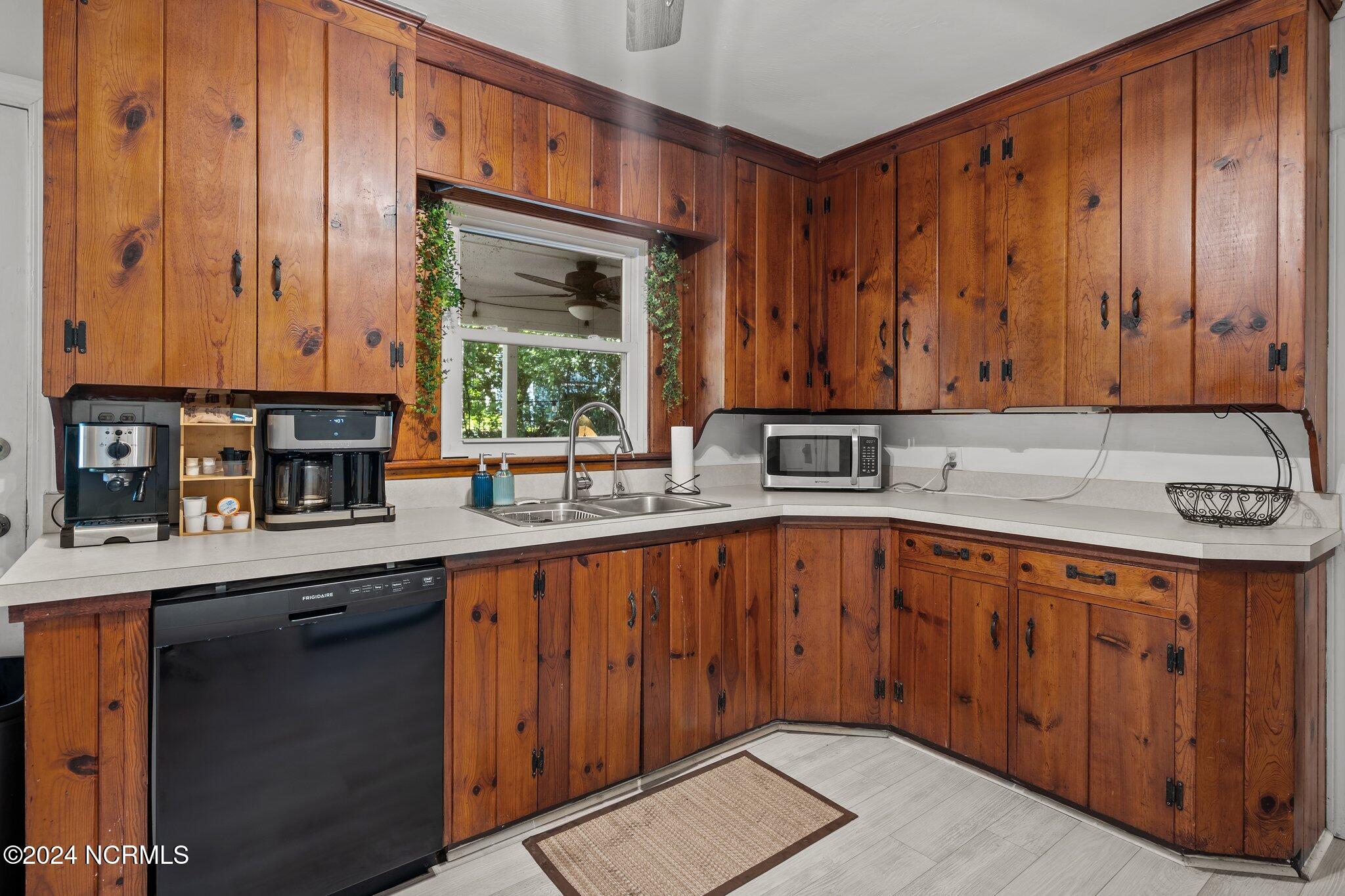 270 W Connecticut Avenue Property Photo 12