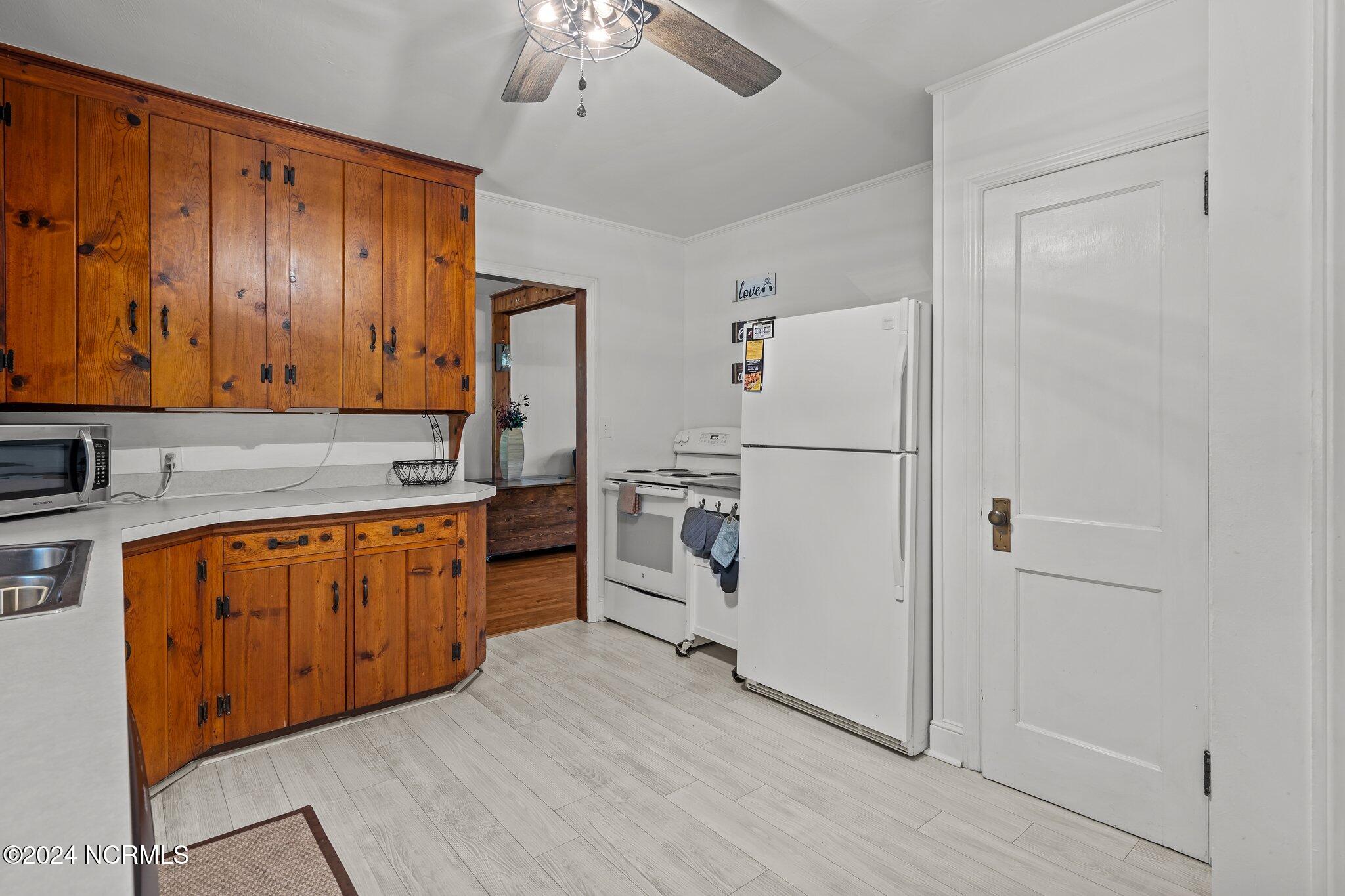 270 W Connecticut Avenue Property Photo 13