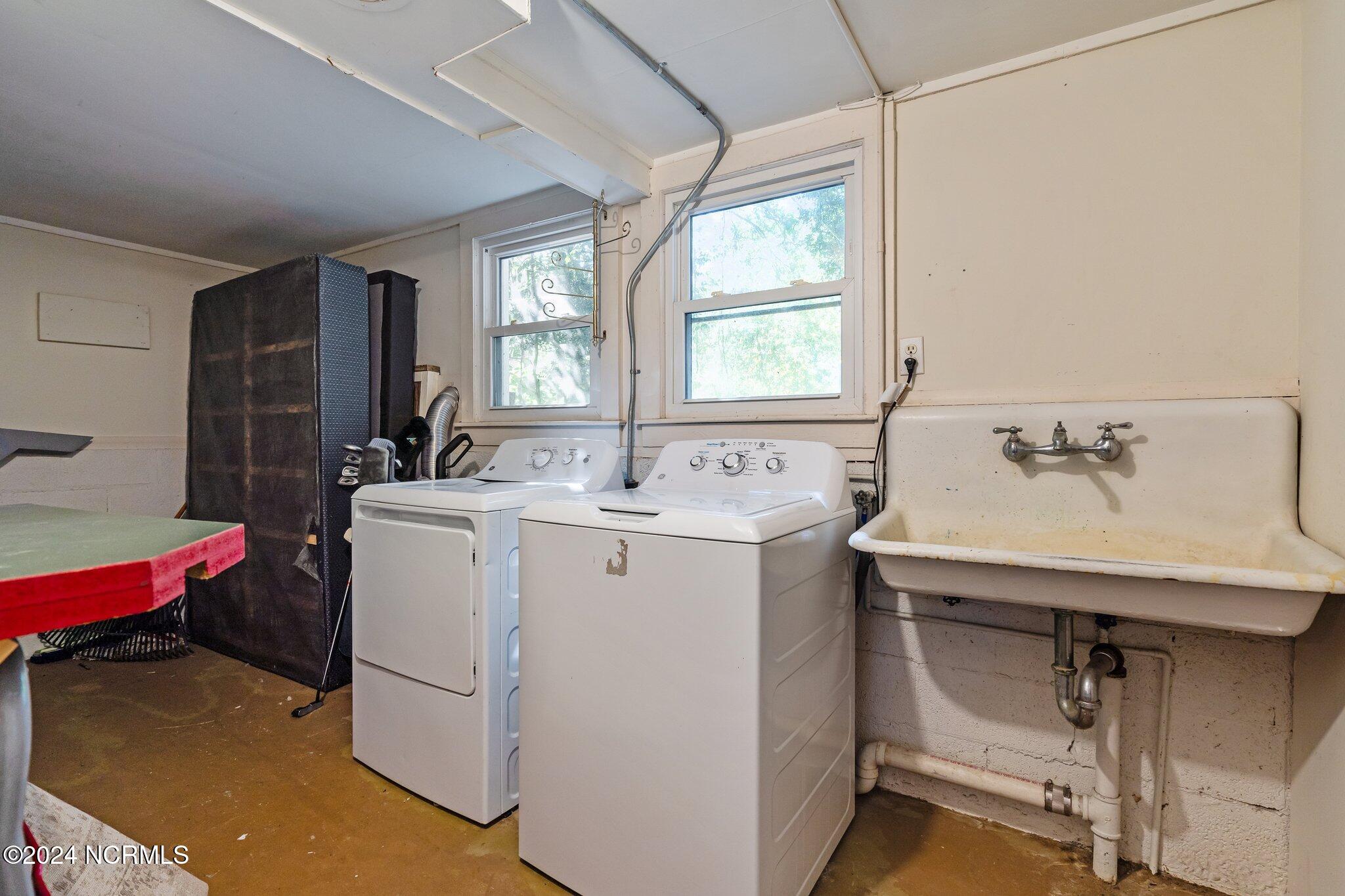 270 W Connecticut Avenue Property Photo 28
