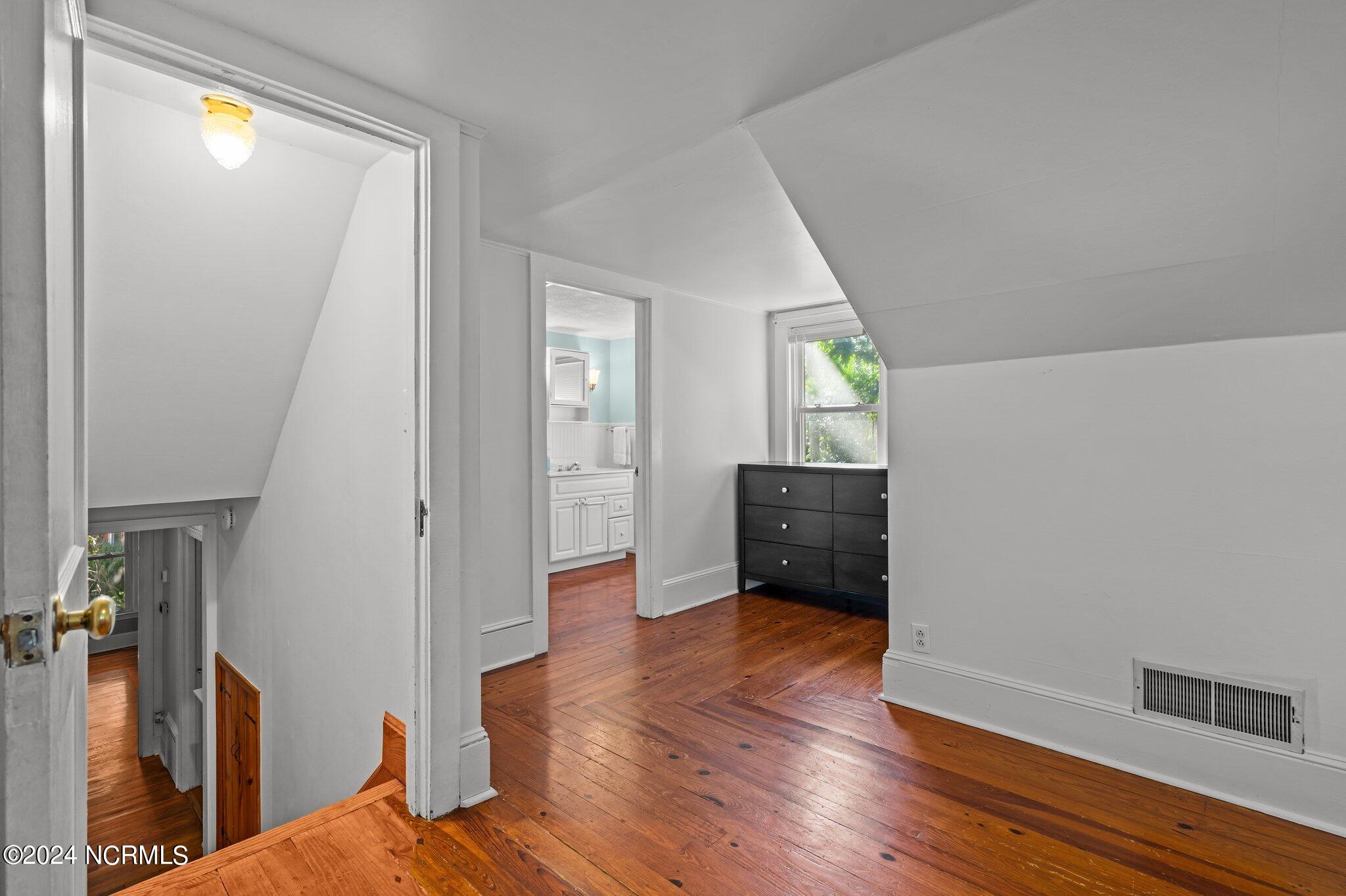 270 W Connecticut Avenue Property Photo 33