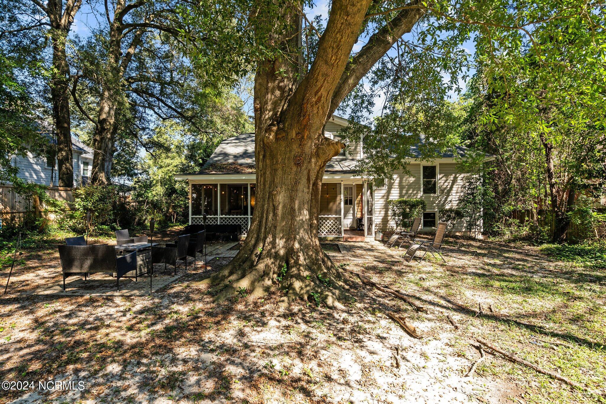 270 W Connecticut Avenue Property Photo 41