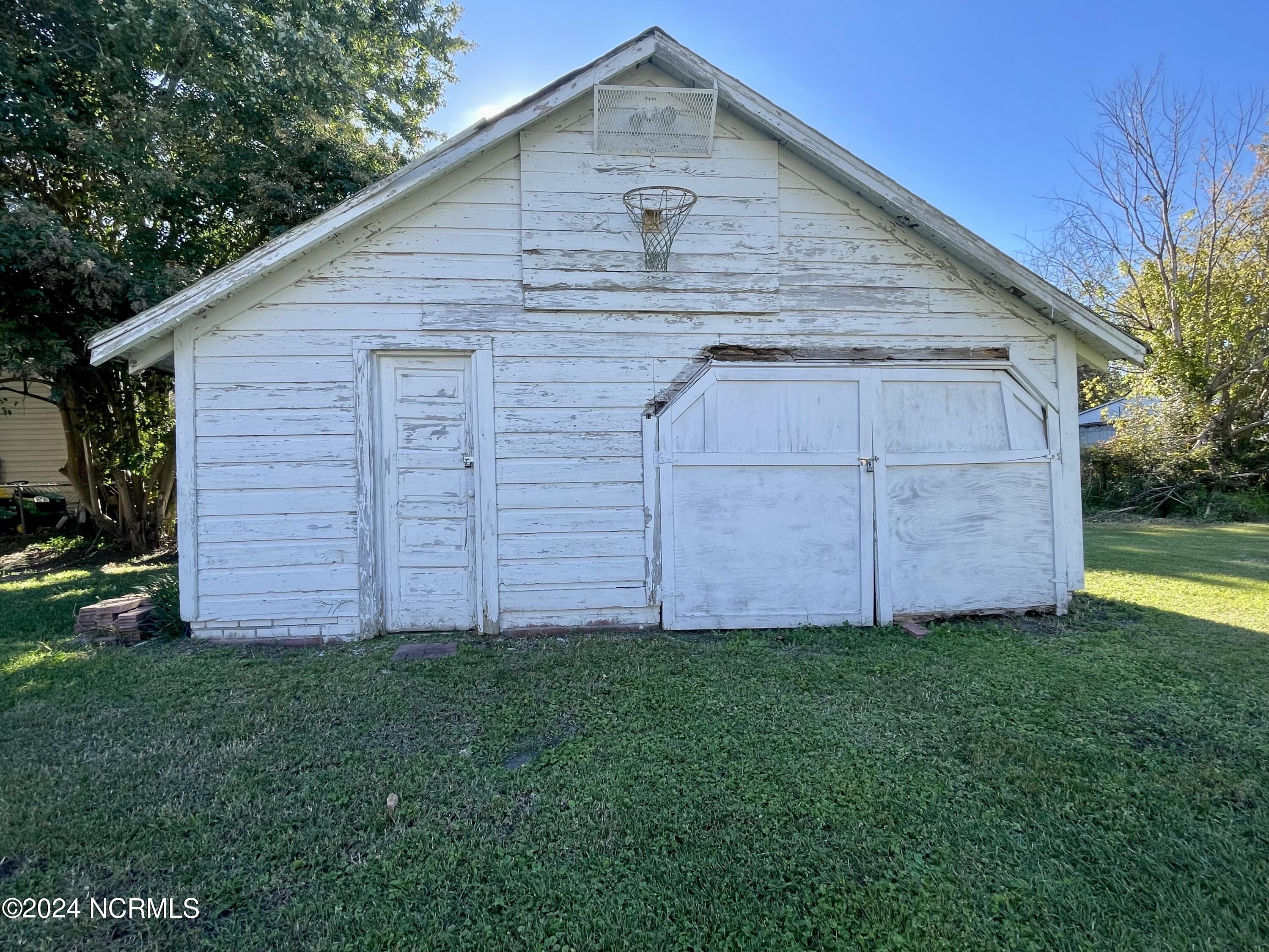 1300 W Main Street Property Photo 8
