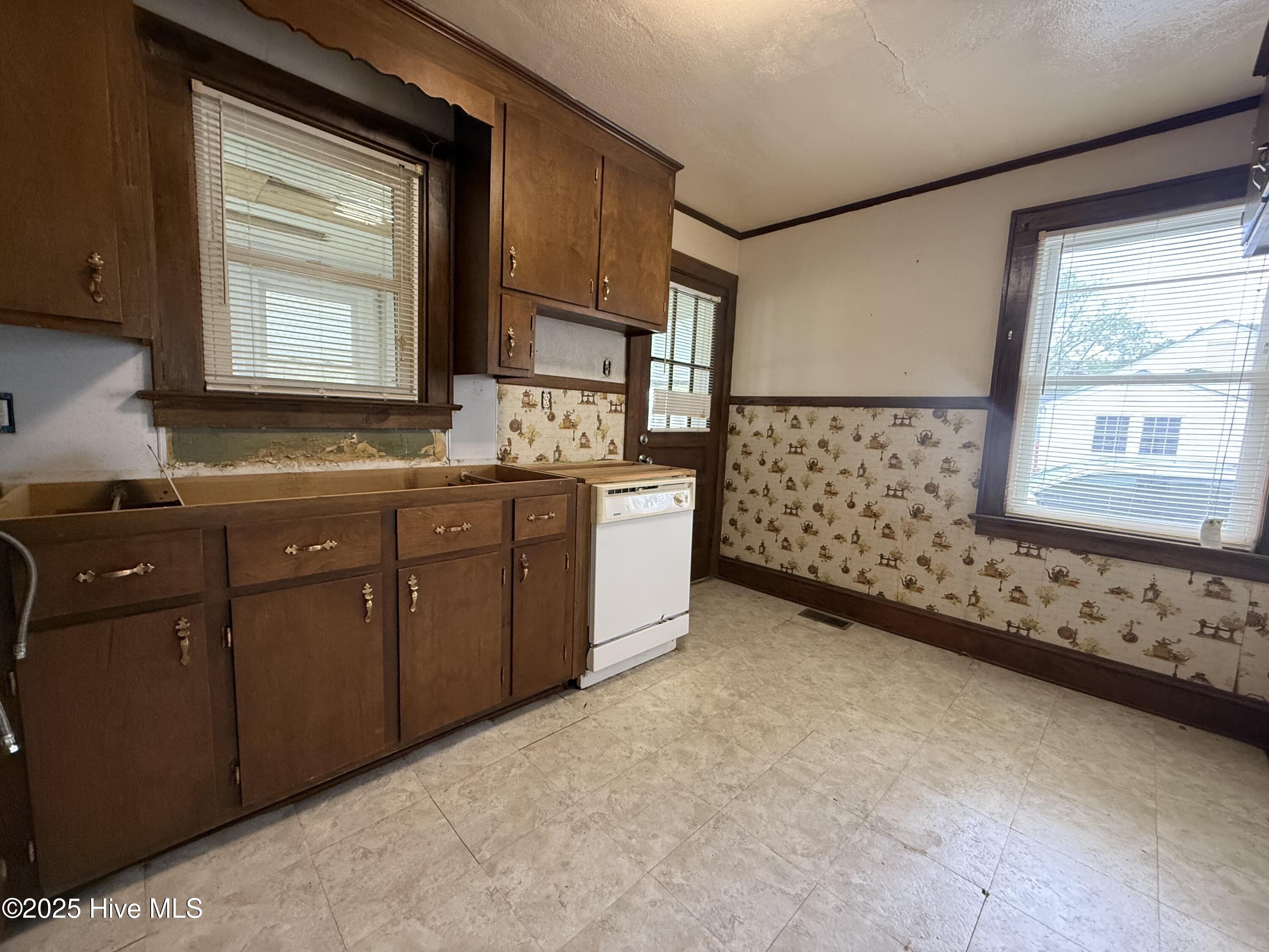 1300 W Main Street Property Photo 13