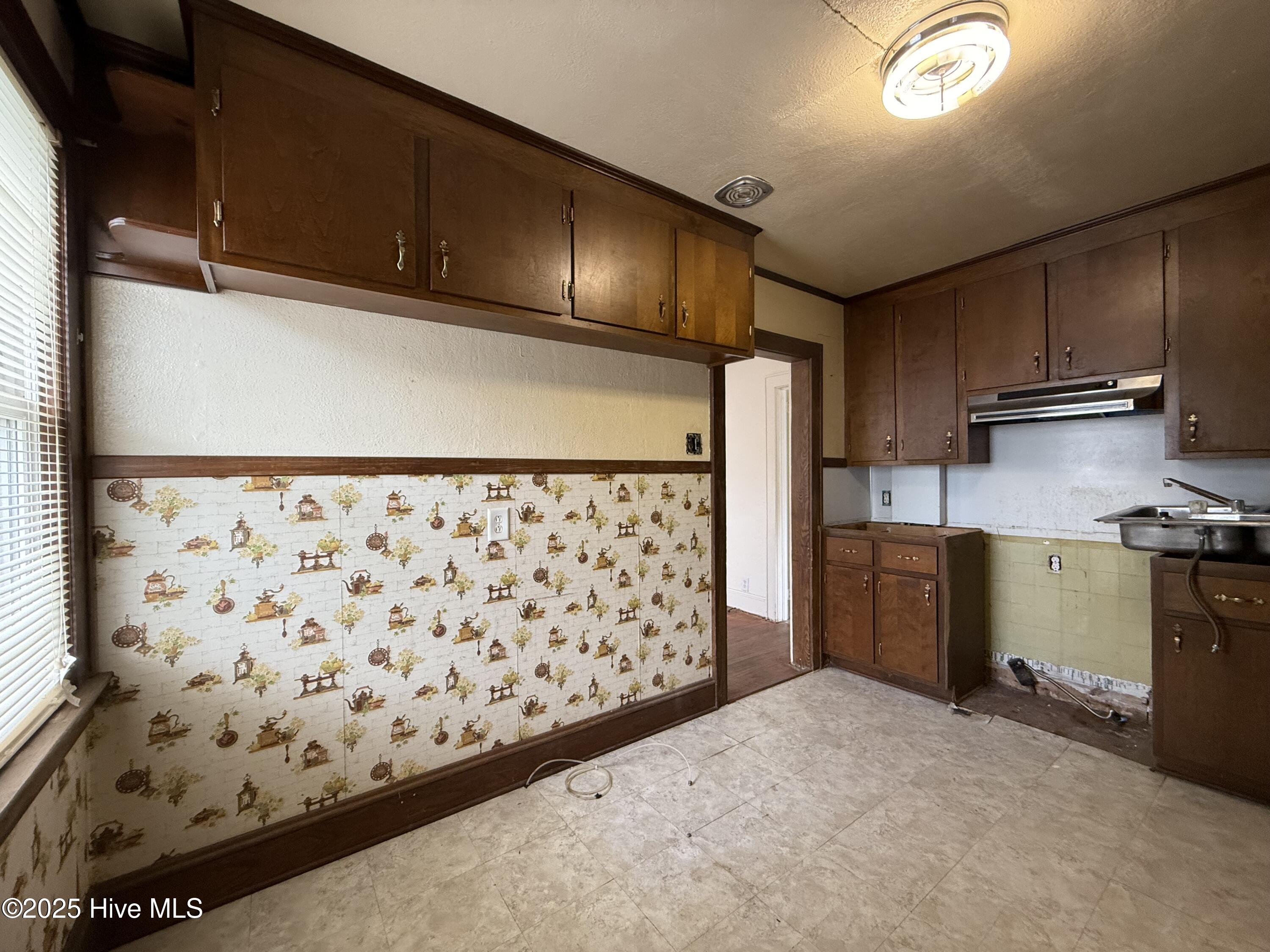 1300 W Main Street Property Photo 14
