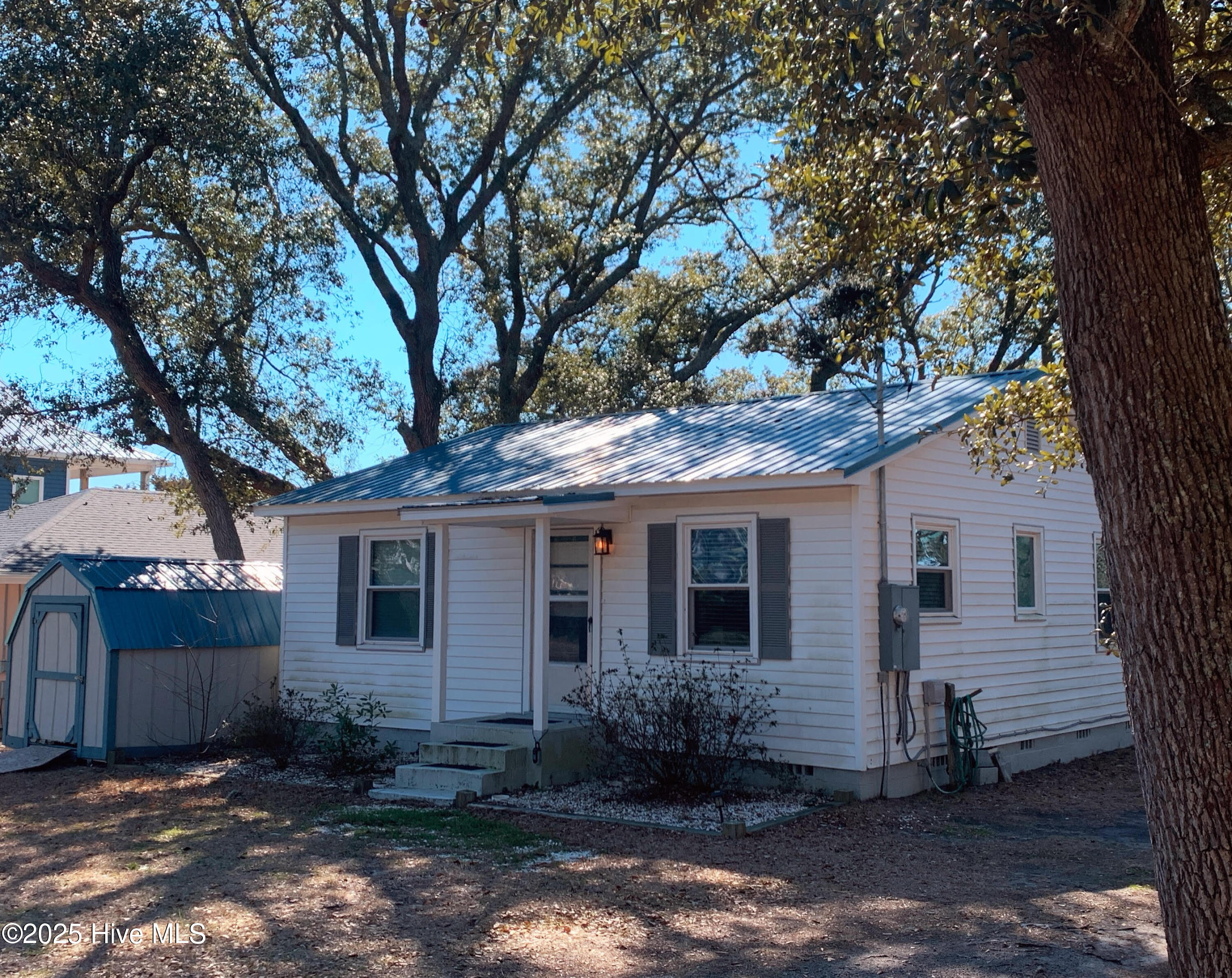 447 Lockwood Folly Road Property Photo 2