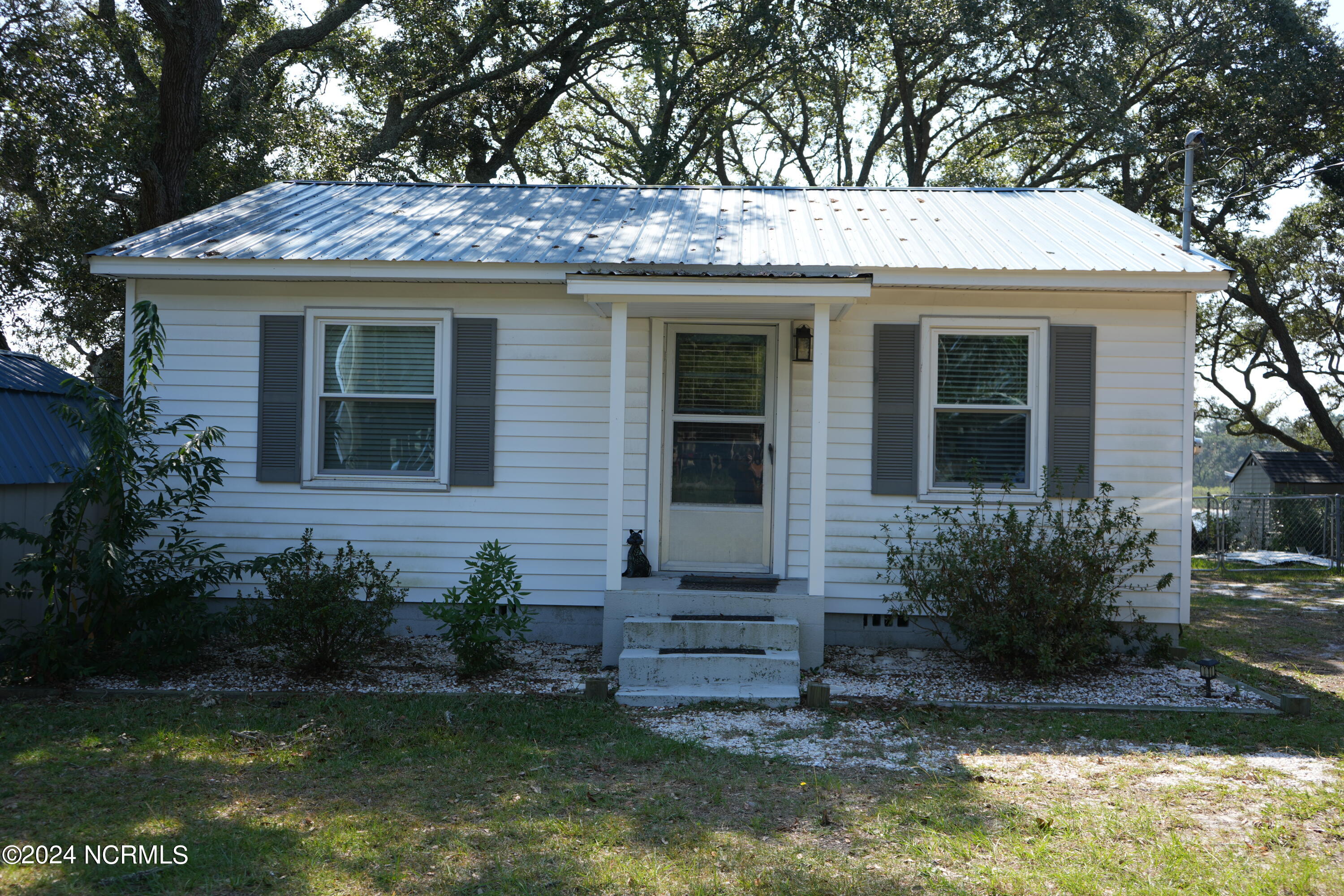 447 Lockwood Folly Road Property Photo 5