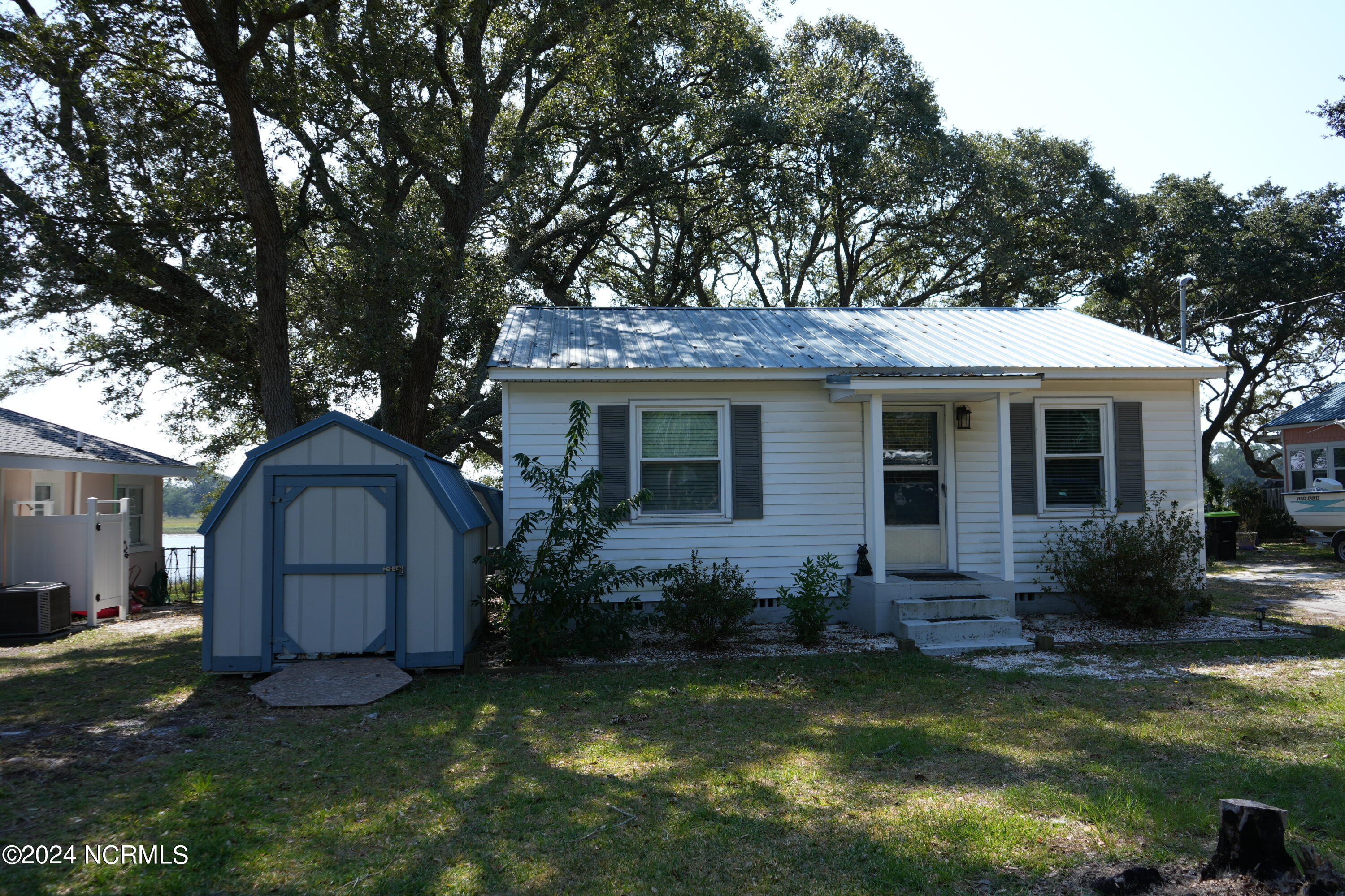 447 Lockwood Folly Road Property Photo 6
