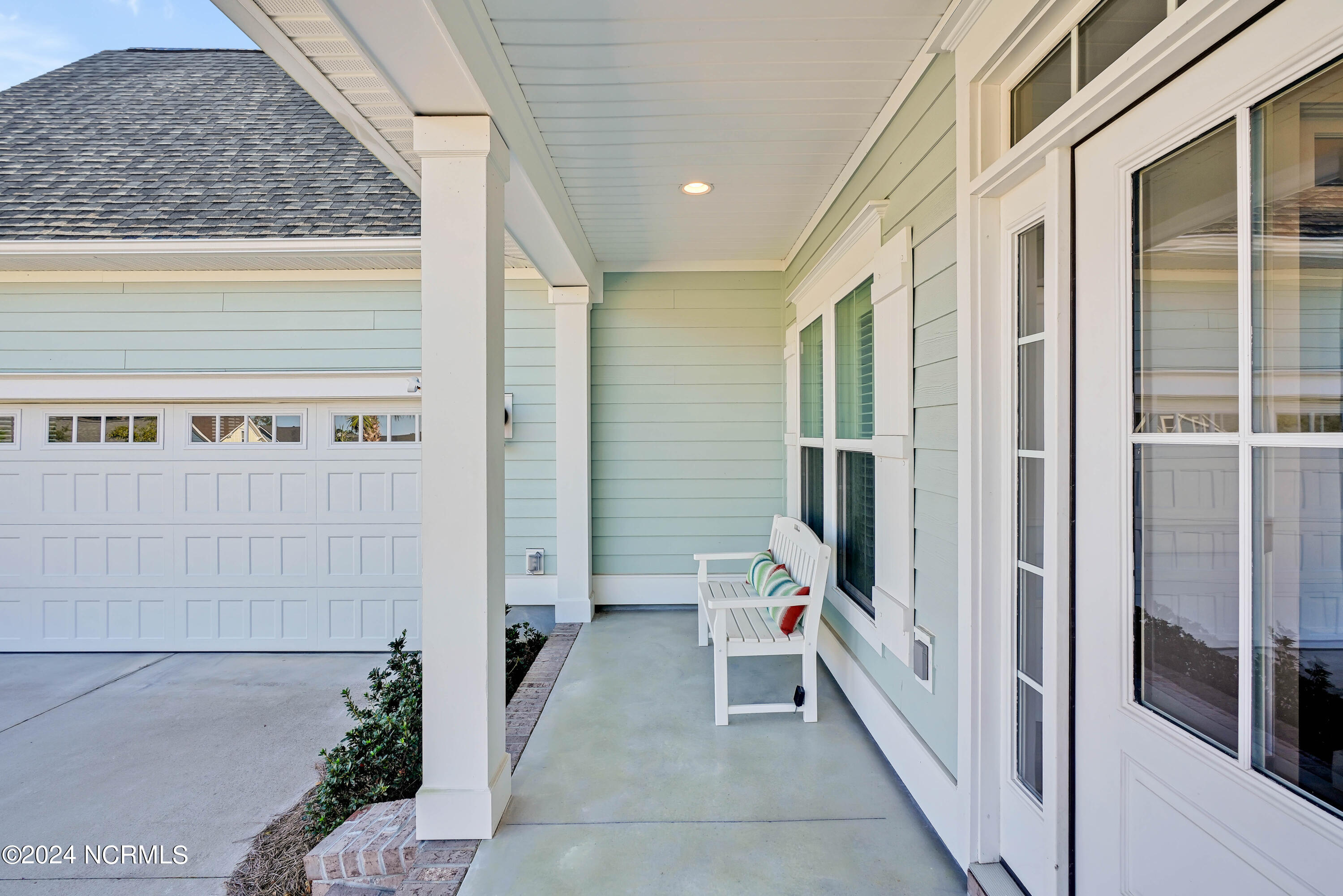 8633 Piney Hollow Court Property Photo 3