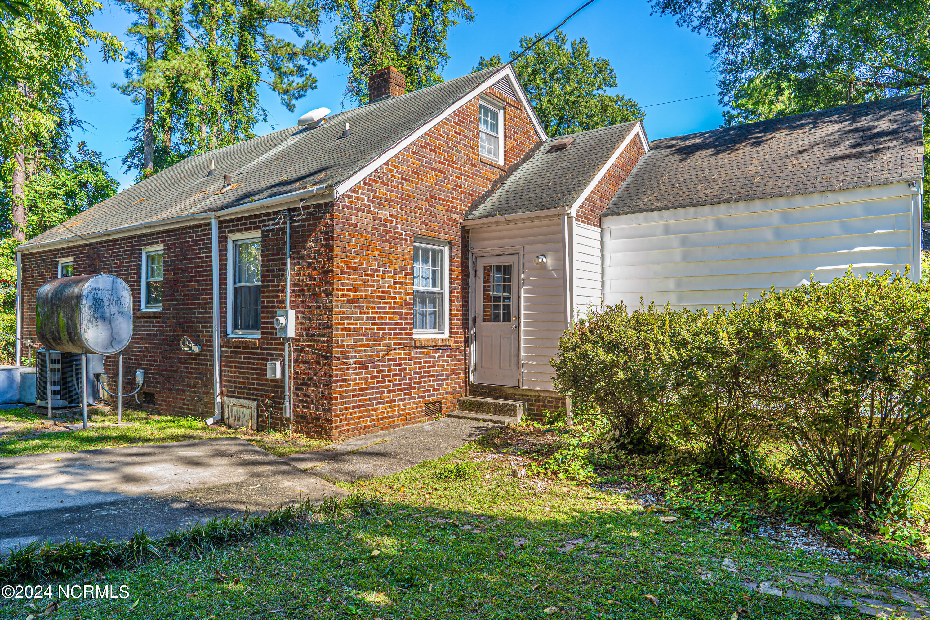 815 Sunset Drive Property Photo 5