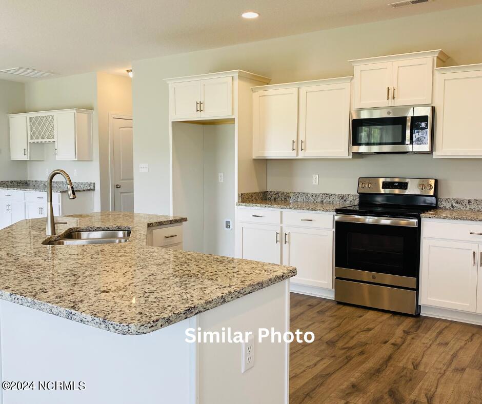 402 Hashmark Court Property Photo 14