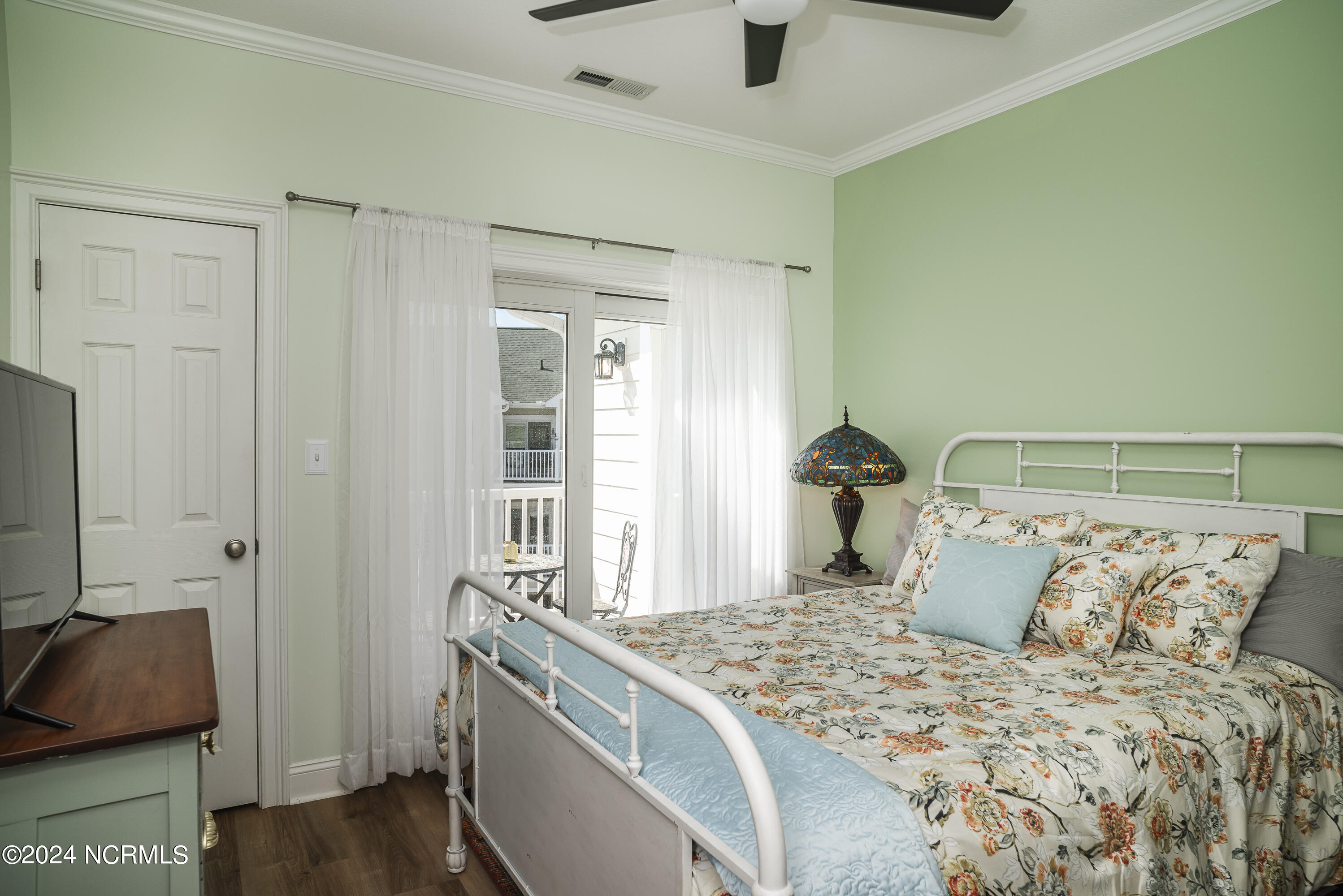 413 Captains Cove Unit E Property Photo 21