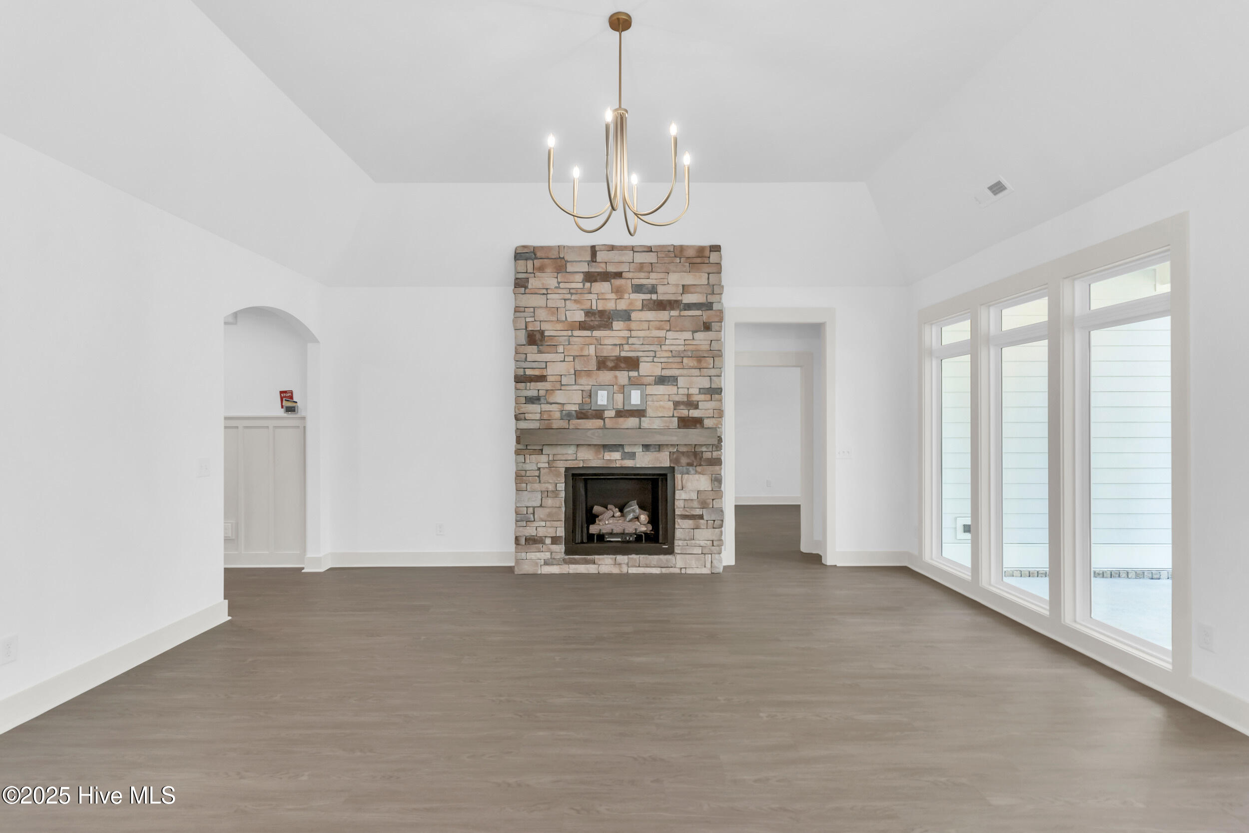 706 Sonata Drive Property Photo 8