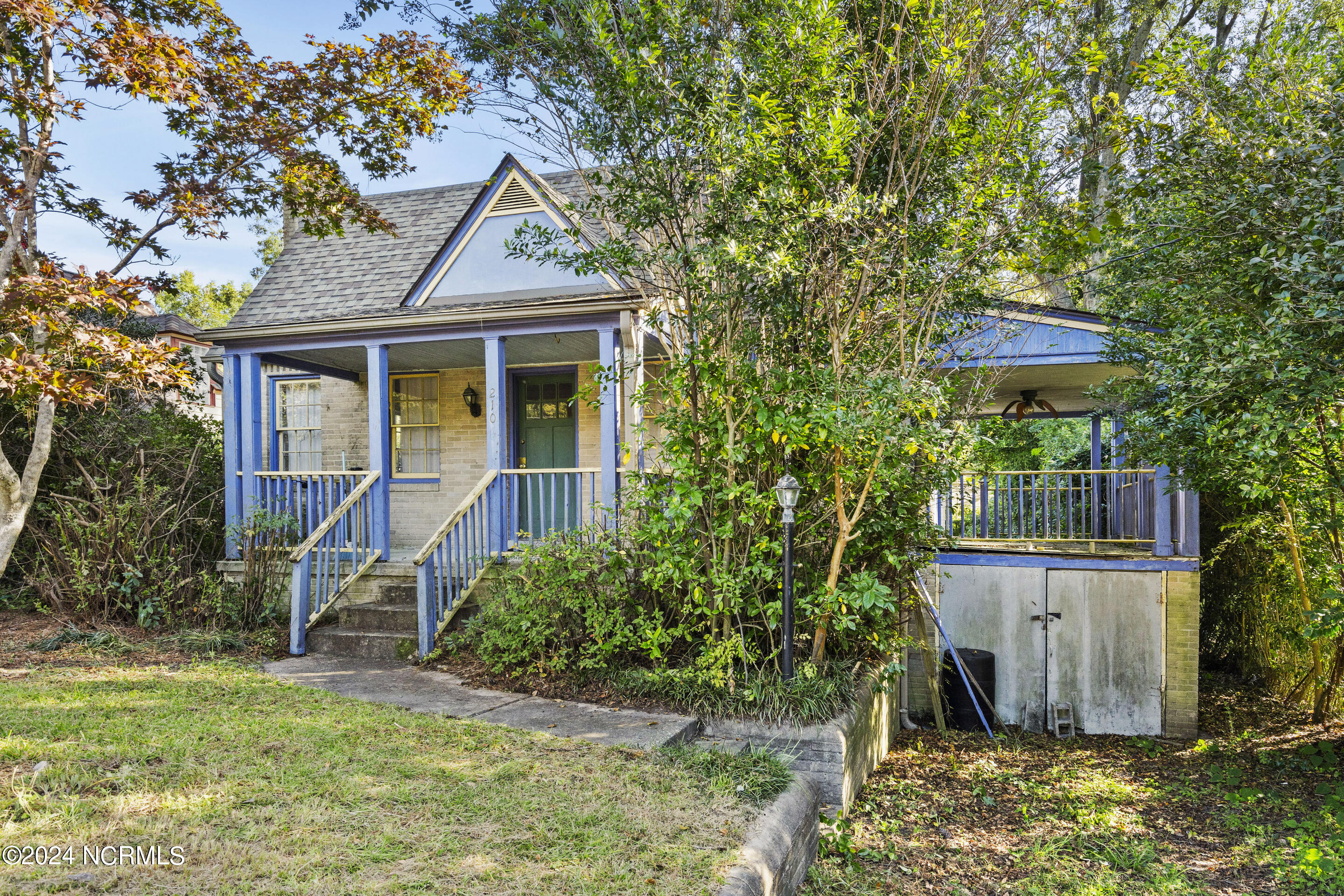 210 Kenwood Avenue Property Photo 1