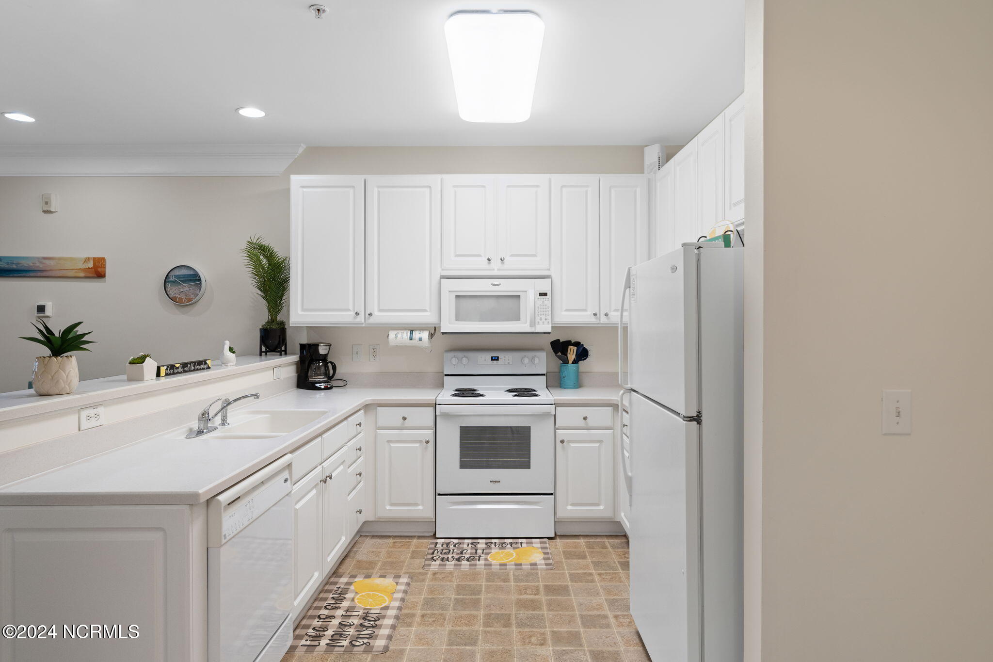 395 S Crow Creek Drive Unit 1323 Property Photo 7