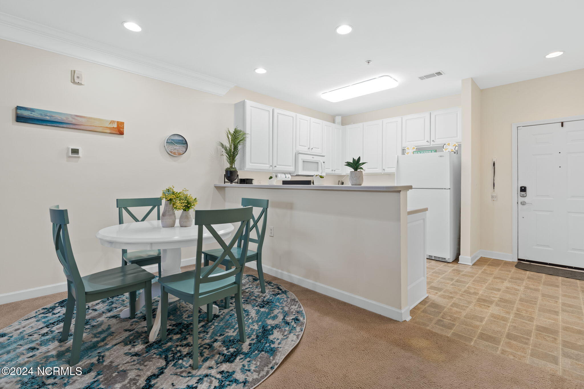 395 S Crow Creek Drive Unit 1323 Property Photo 8