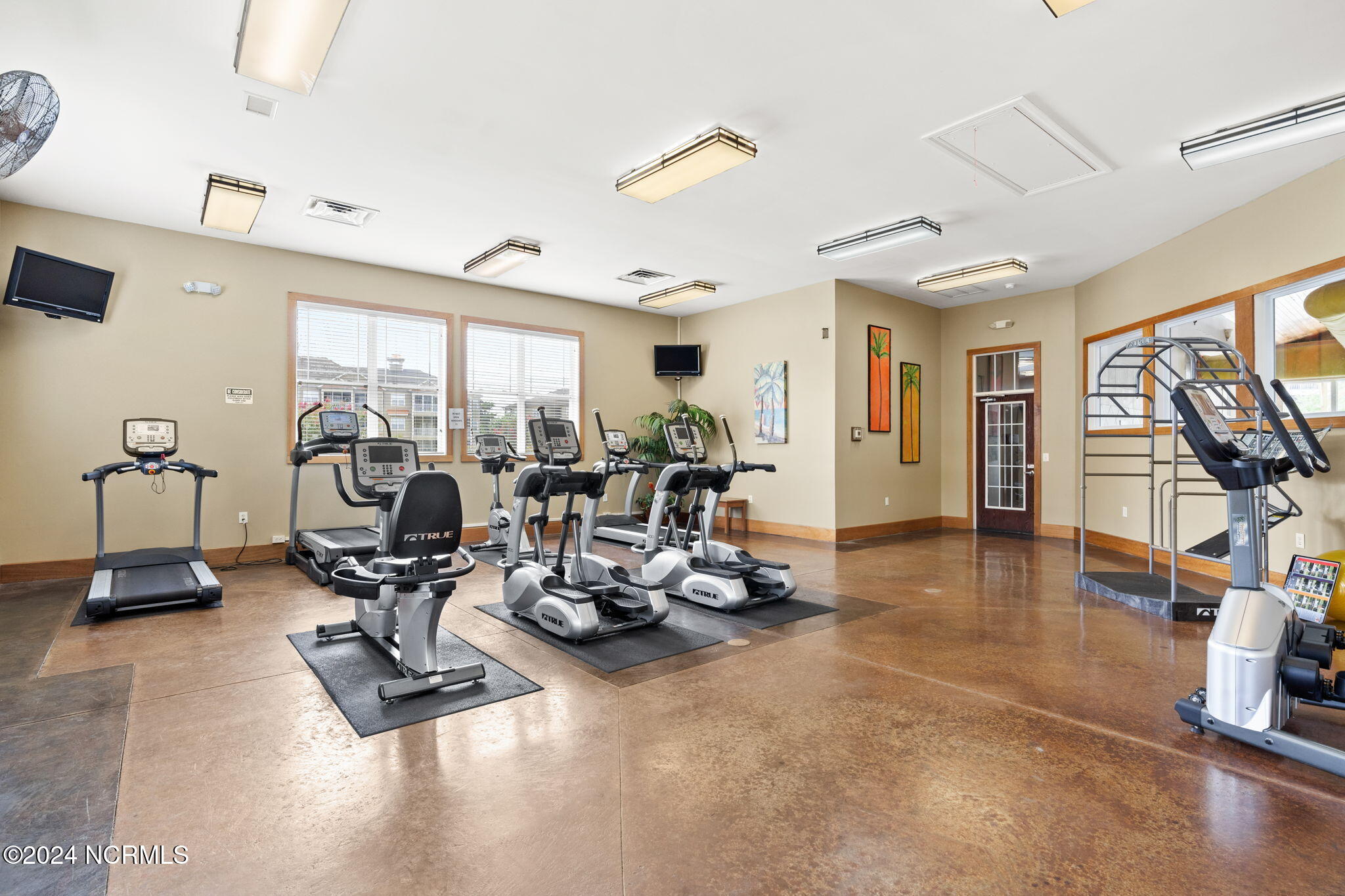 395 S Crow Creek Drive Unit 1323 Property Photo 43
