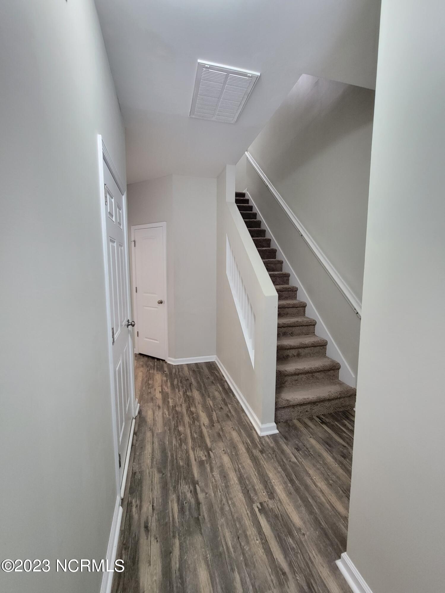 328 Cedar Island Trail Property Photo 6