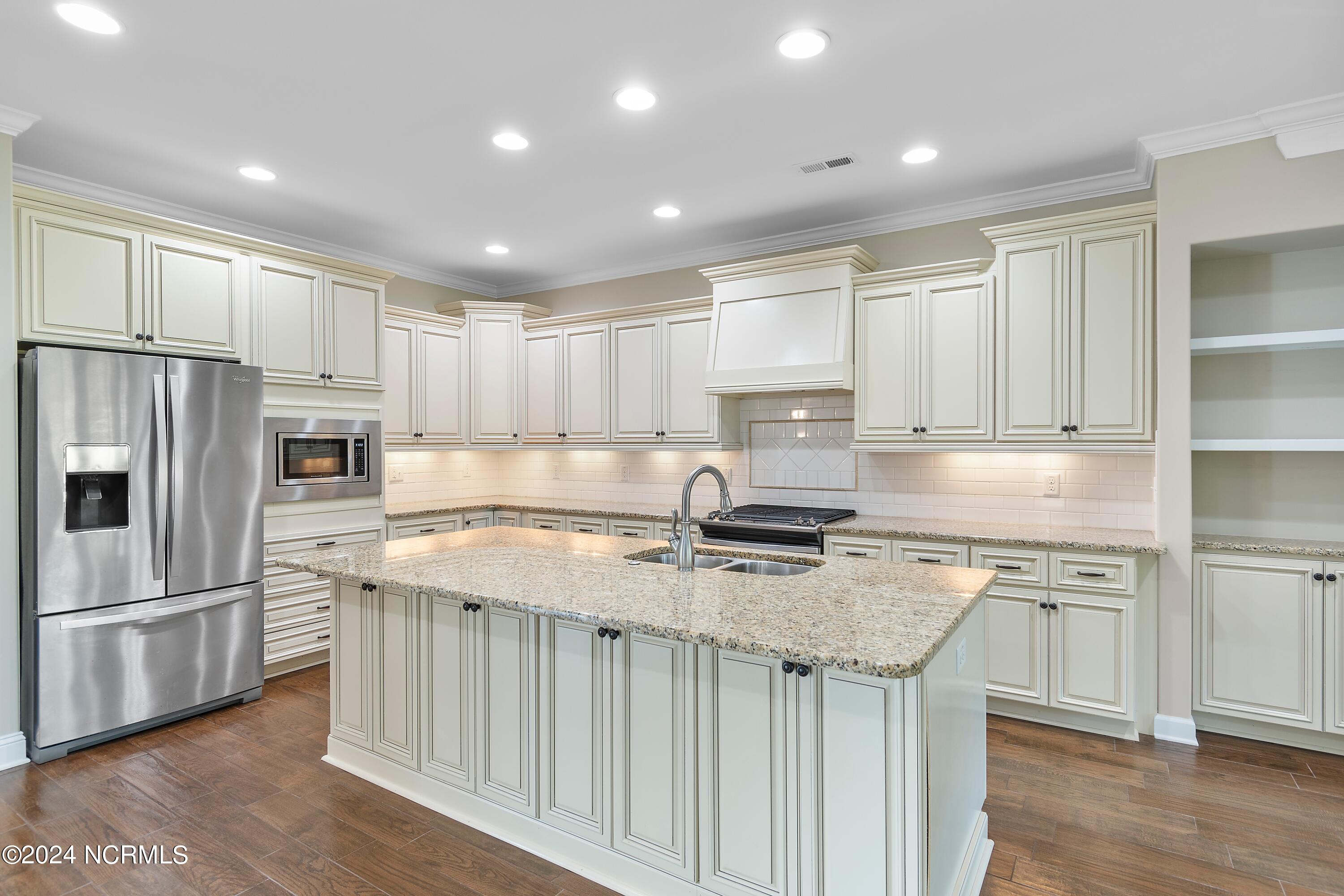 208 Brookwood Park Court Property Photo 7