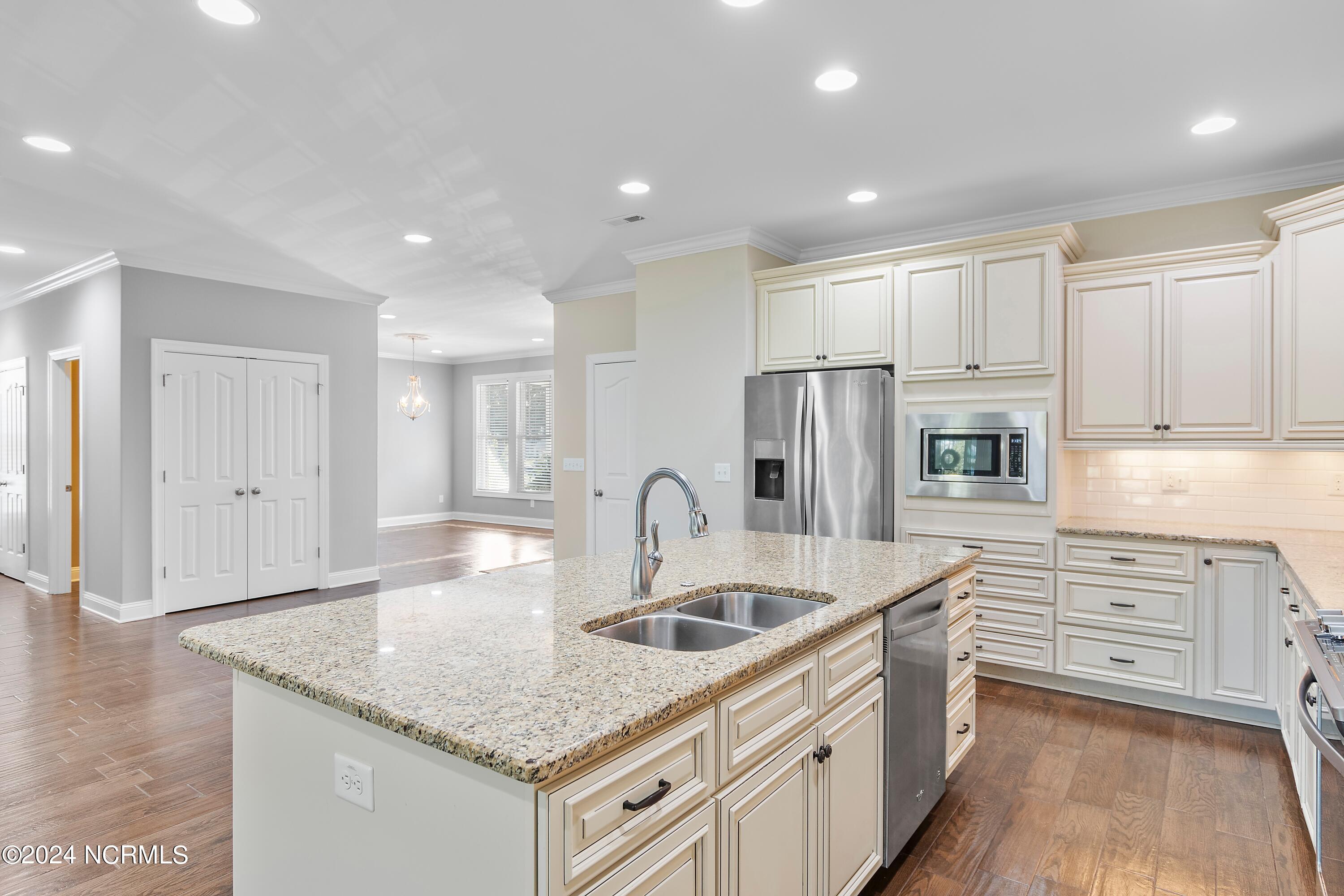 208 Brookwood Park Court Property Photo 11