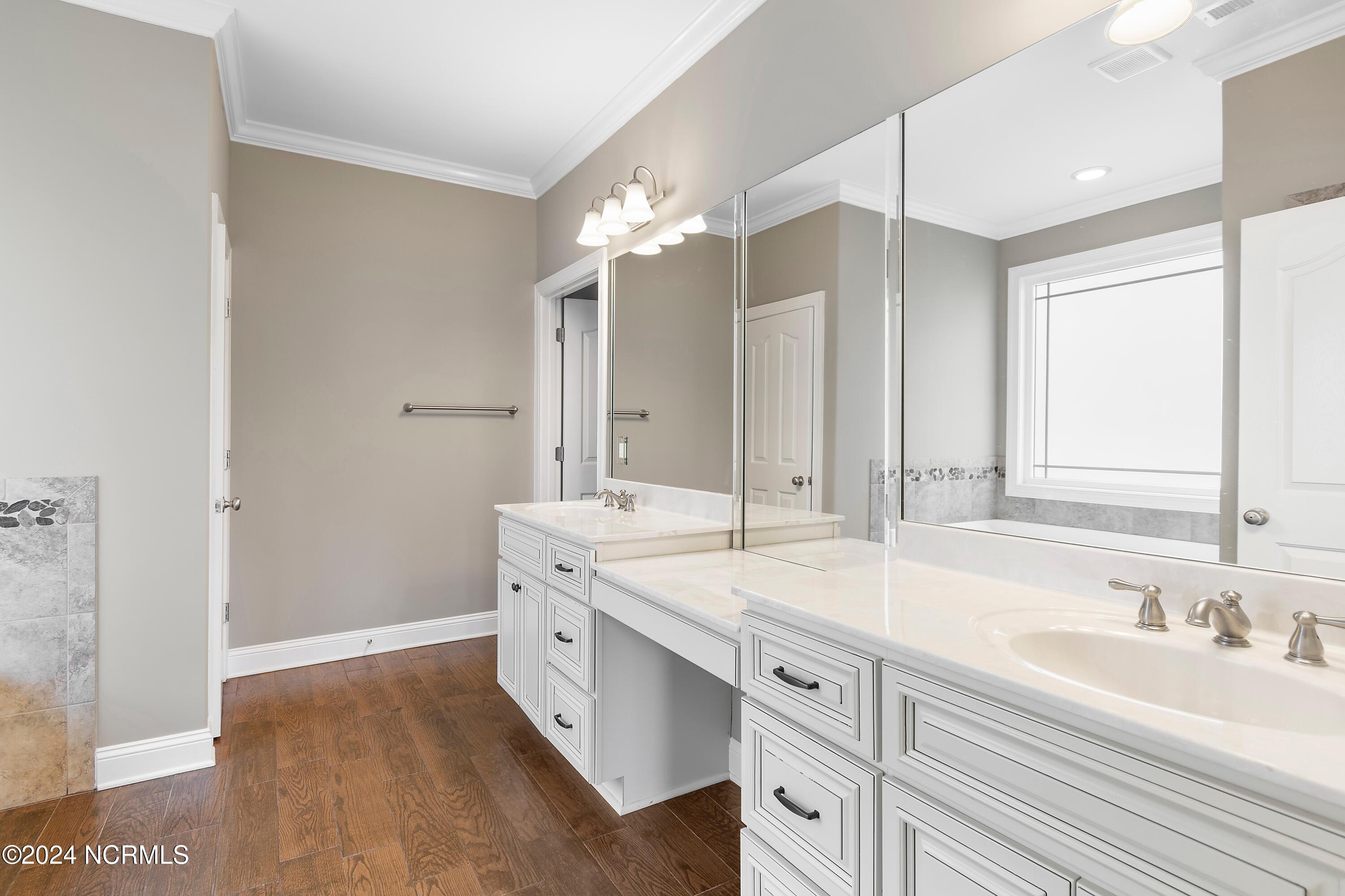 208 Brookwood Park Court Property Photo 20