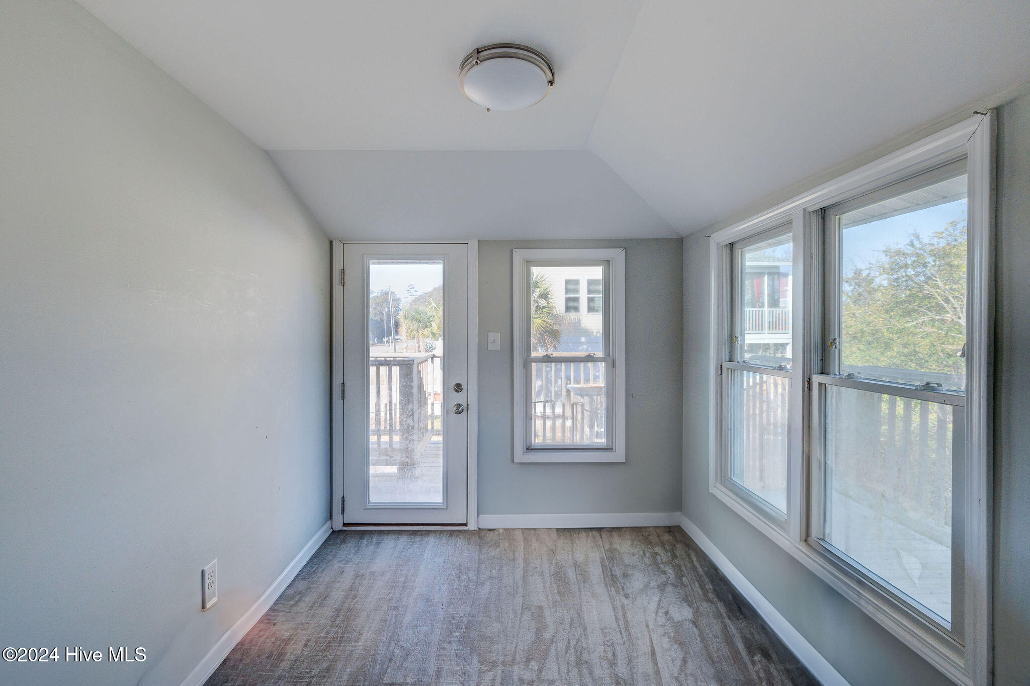 908 S Third Street Property Photo 30