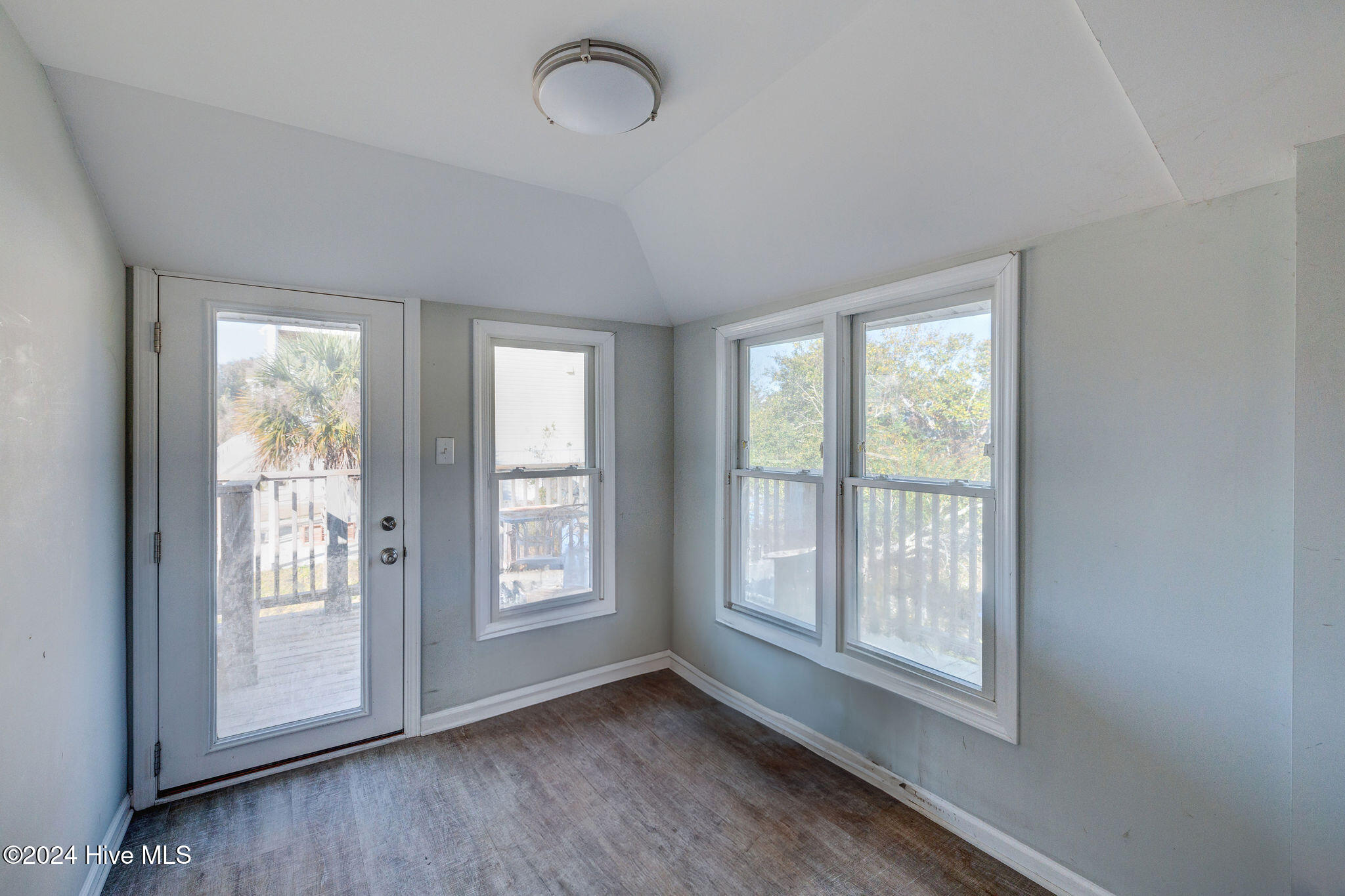 908 S Third Street Property Photo 31