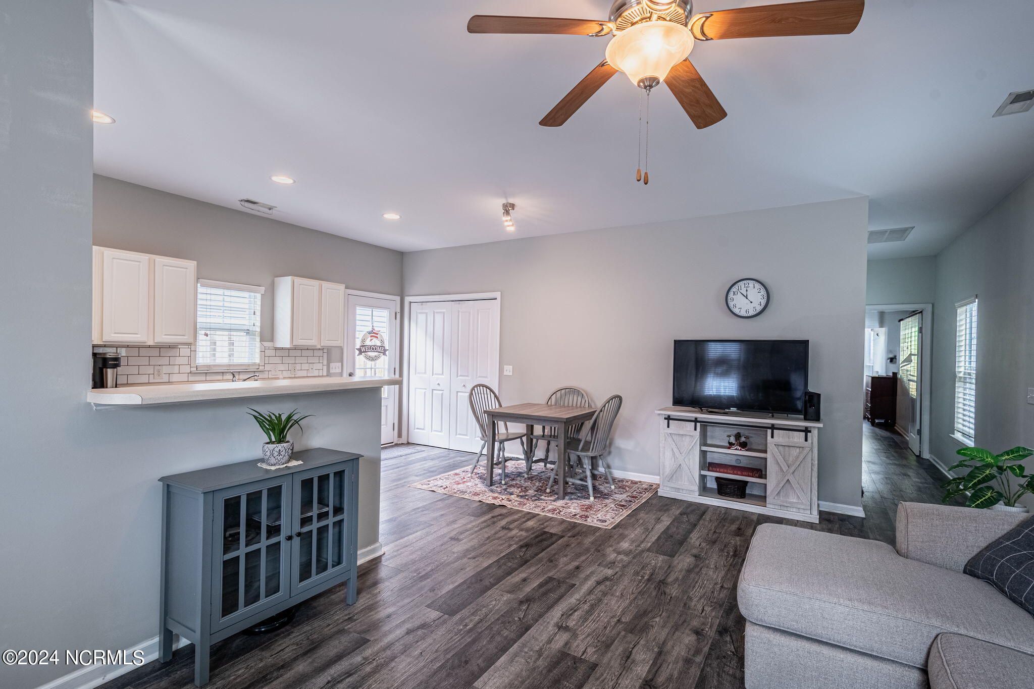 821 Isle Of Palms Way Property Photo 3